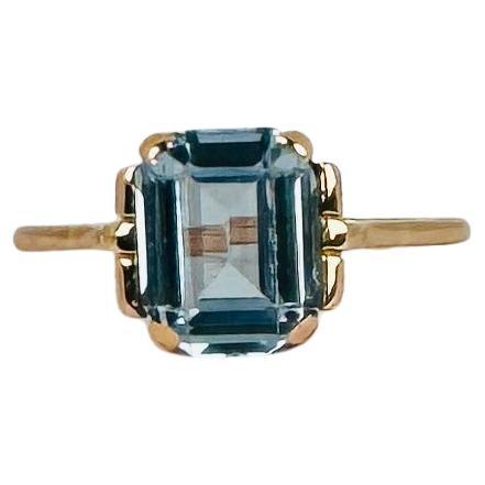 Ring of 18 carat rosé gold with emerald cut aquamarine of 1.00 carat