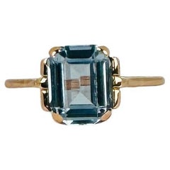 Vintage Ring of 18 carat rosé gold with emerald cut aquamarine of 1.00 carat