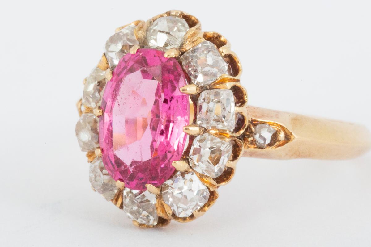 Victorian Oval Pink Spinel & Diamond Cluster Ring in 18 Carat Gold, English 1865 In Good Condition In London, GB