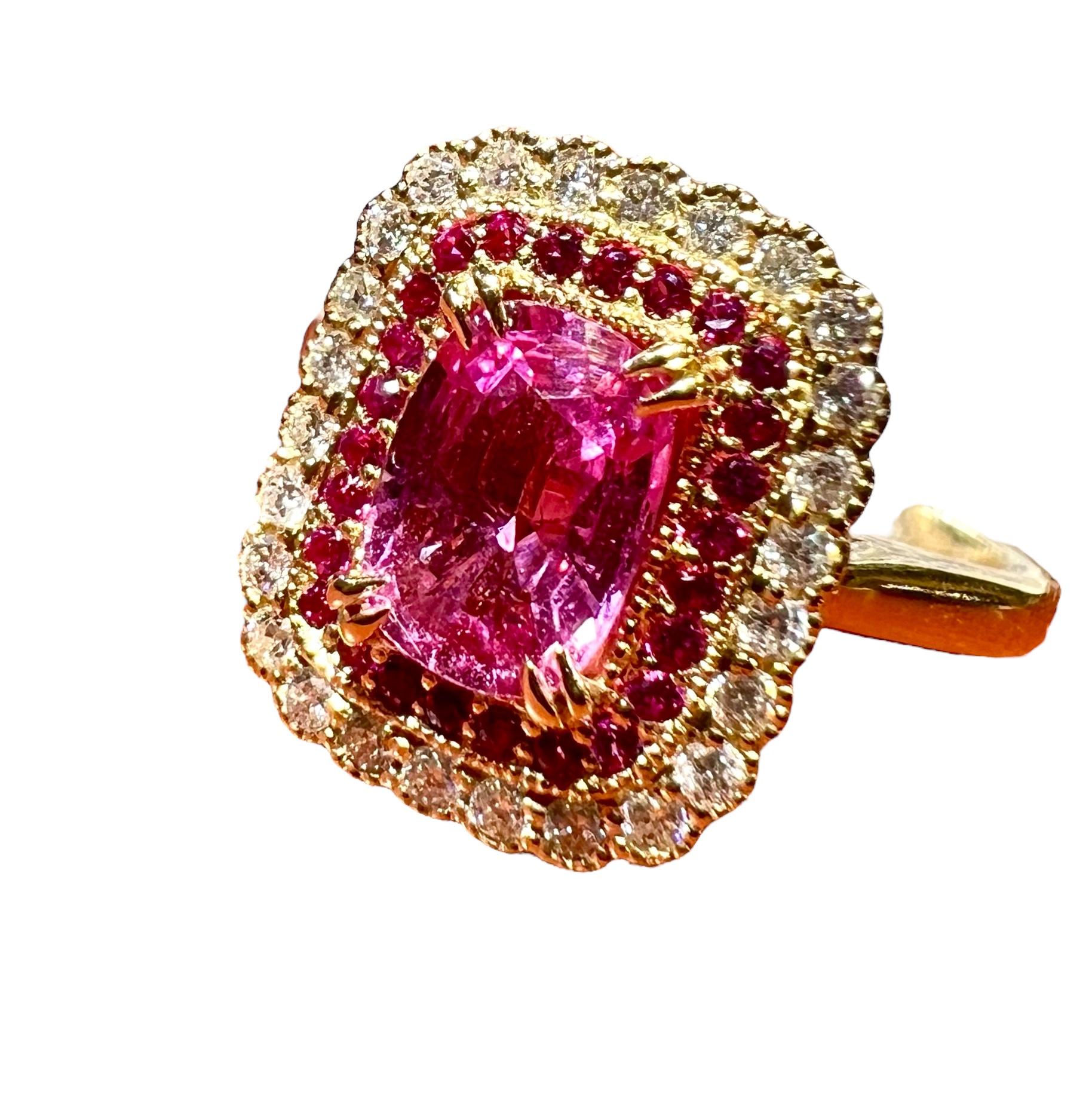 De las mujeres Anillo Zafiro rosa de 1,31 quilates rodeado de pavé de diamantes y zafiro rosa en venta