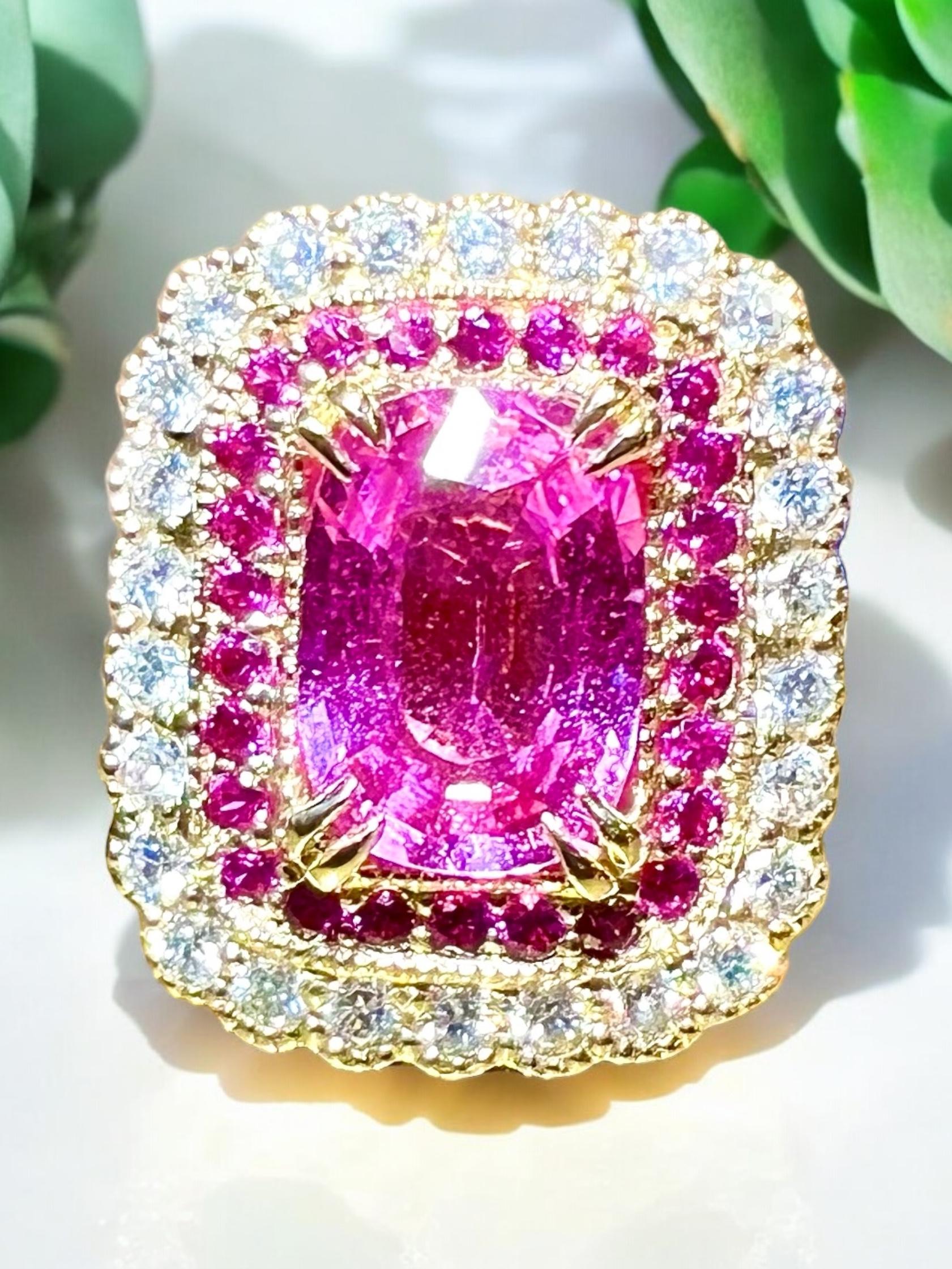 Anillo Zafiro rosa de 1,31 quilates rodeado de pavé de diamantes y zafiro rosa en venta 1