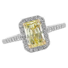 Platin 1,36 Karat GIA rechteckiger Fancy Gelber Diamant & 0,41 Karat Pavé-Ring
