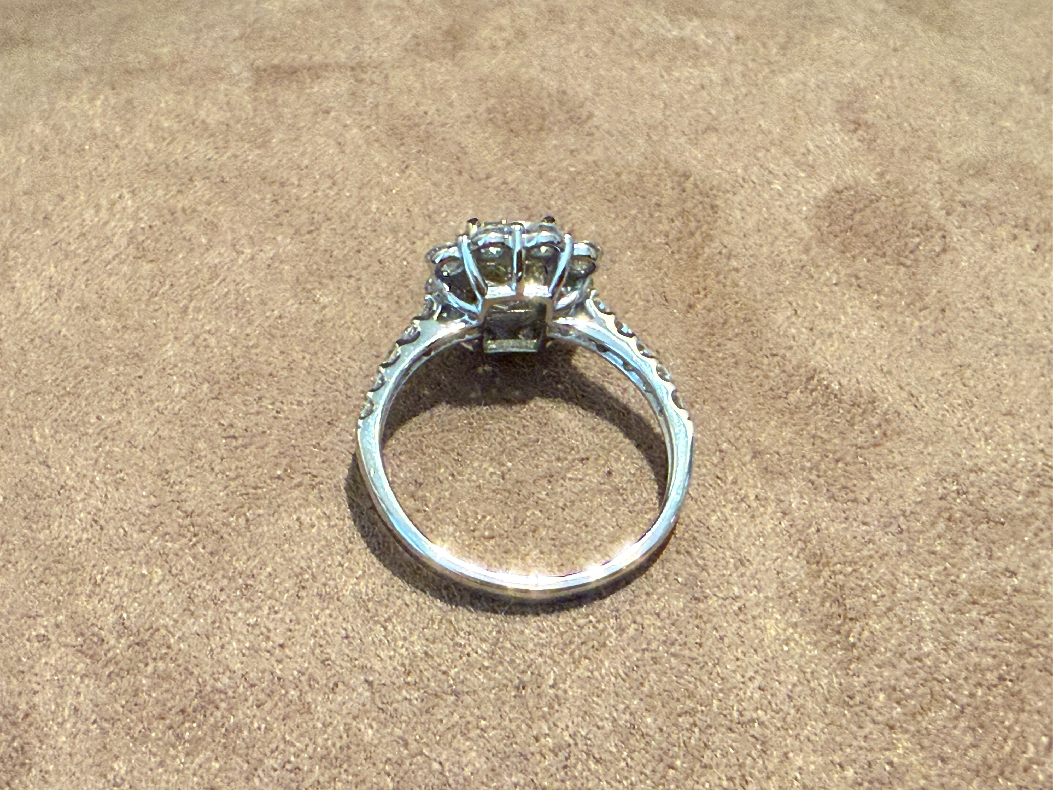 Anello in platino 950 con diamante Halo marrone chiaro e fantasia in vendita 2