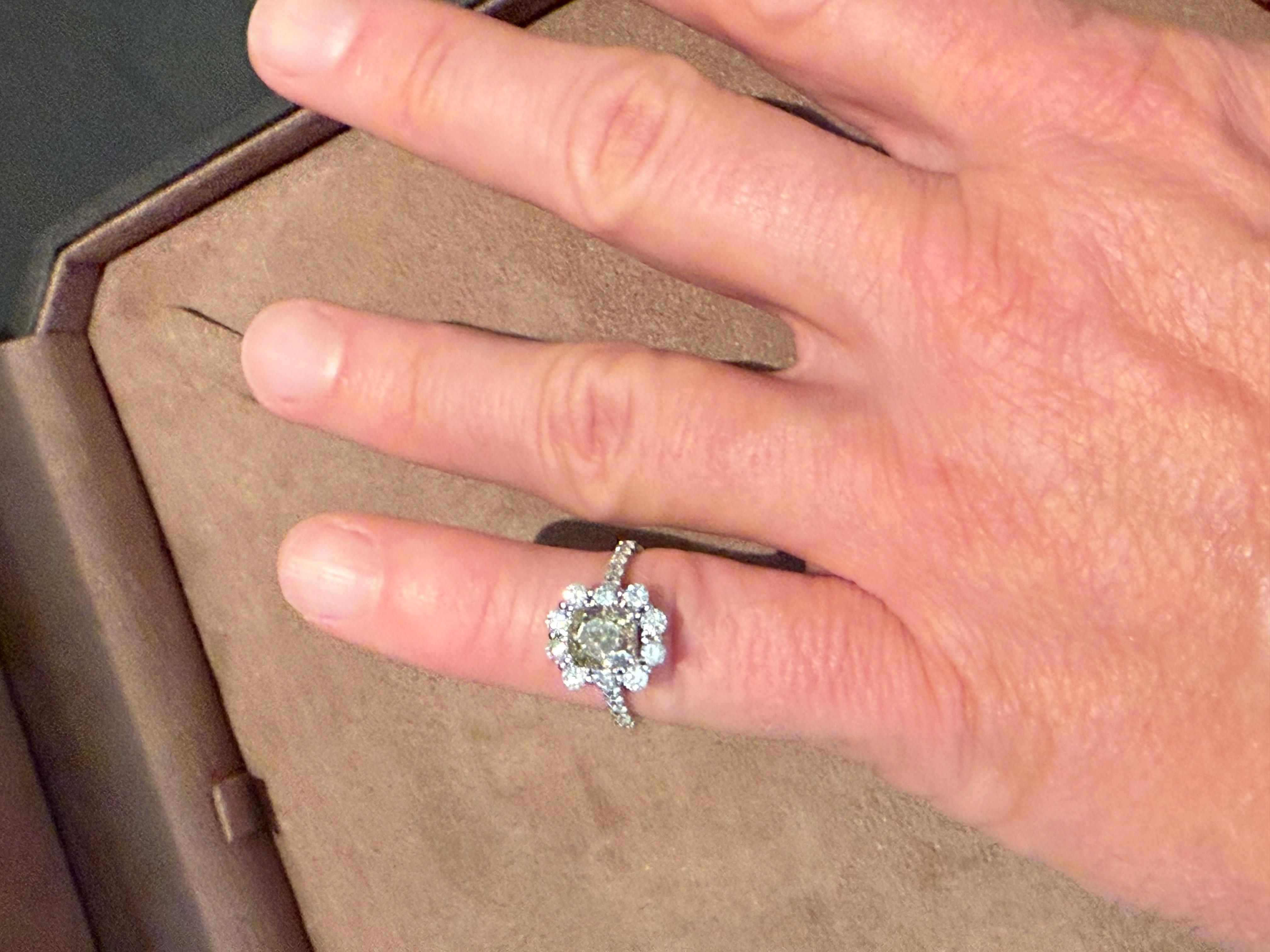 Anello in platino 950 con diamante Halo marrone chiaro e fantasia in vendita 3