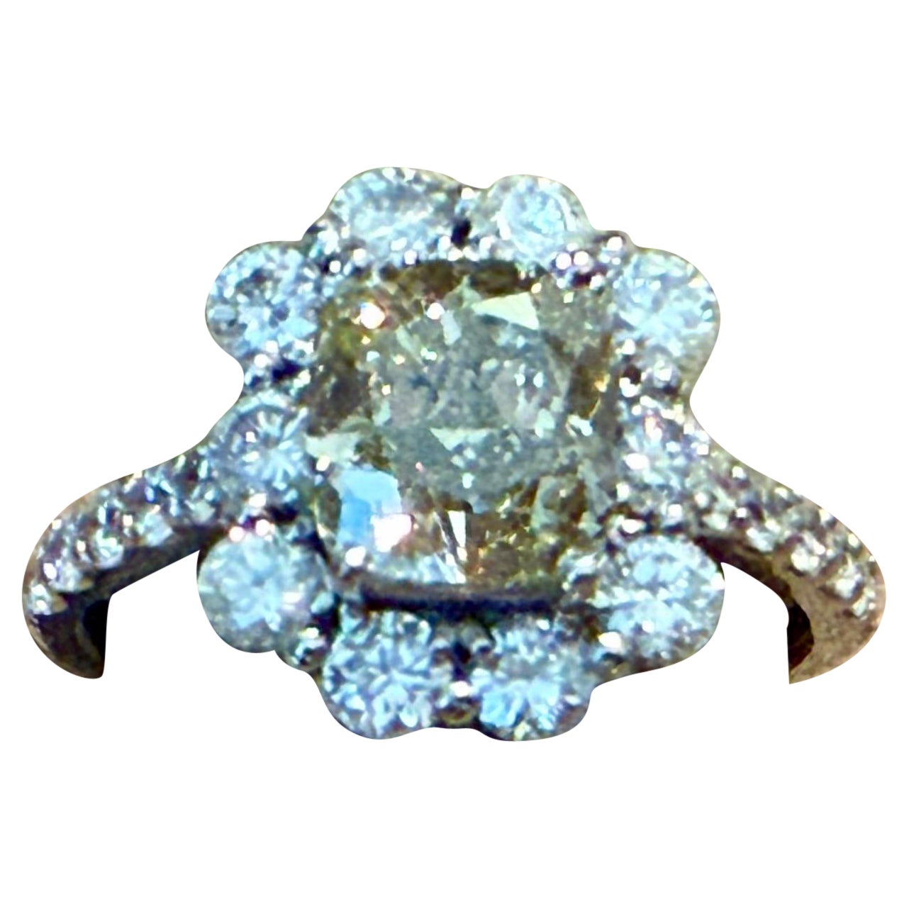 Anello in platino 950 con diamante Halo marrone chiaro e fantasia in vendita