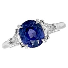 Platinring mit blauem Saphir, unbehandeltem GIA-Farbwechsel und 2 Trilliant-Diamanten