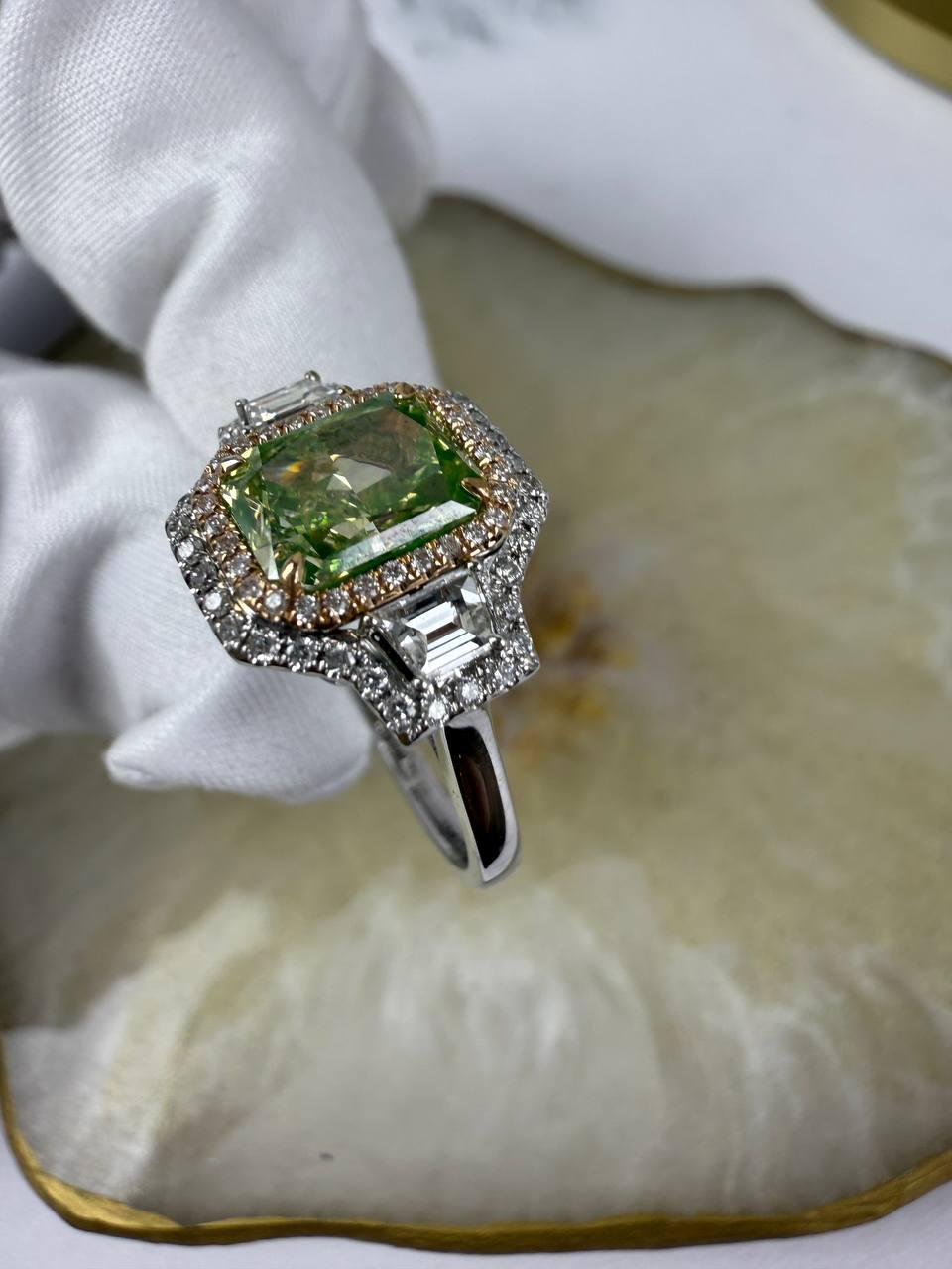 Anello RalfDiamanti 2,02 ct Fancy marrone chiaro verdastro giallo/SI2 e bianco Multi in vendita 3