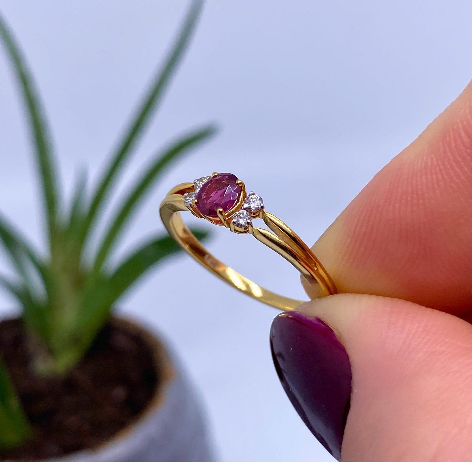 Victorien Bague en or jaune 14 carats, saphir rouge et diamants, pierre précieuse naturelle, 7US en vente