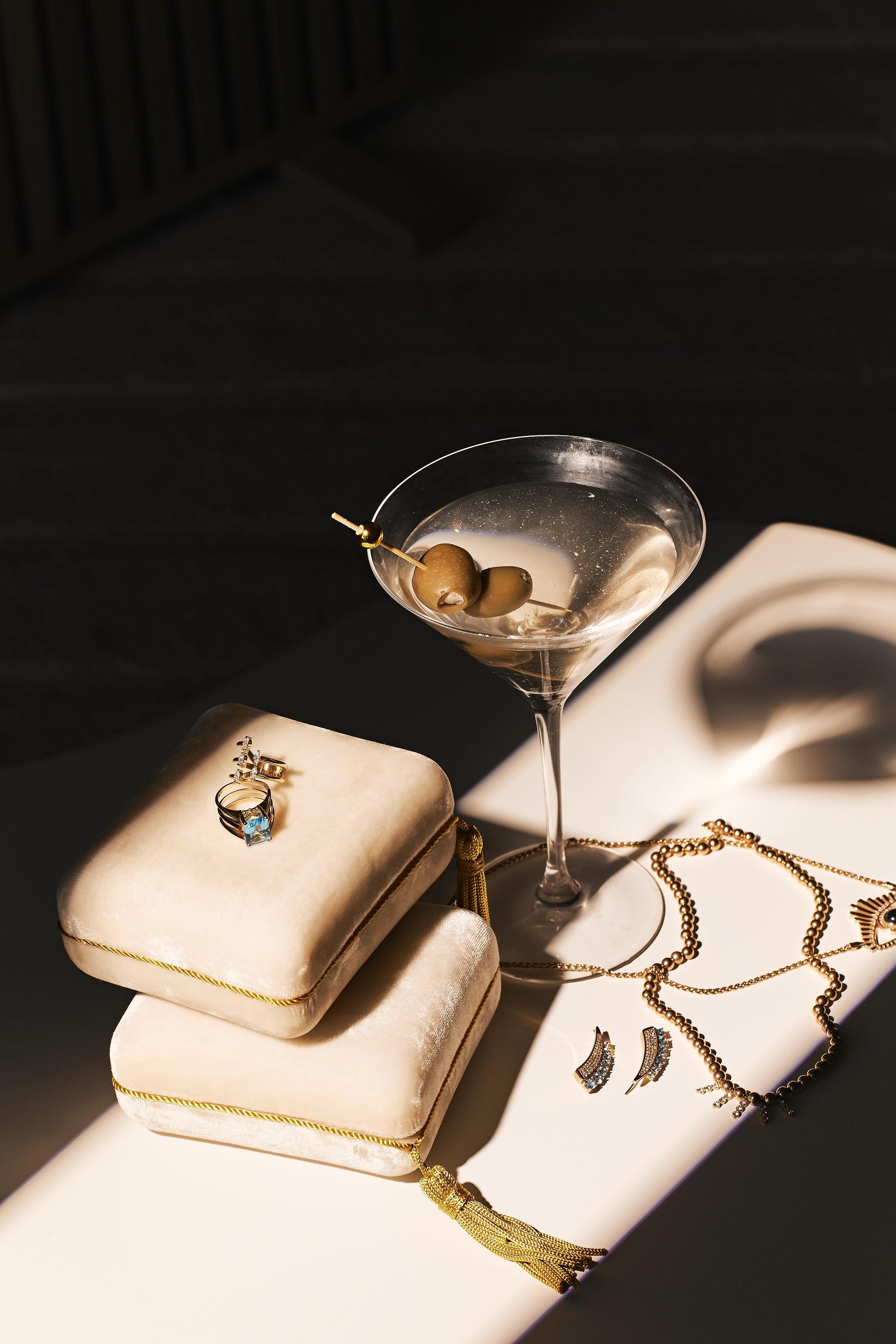 Whether at home, on the go, or traveling, make sure your precious rings are always safe with this white crushed velvet jewelry box pochette case with gold tassel detailing. The perfect size for your vanity, handbag or luggage. Featuring a ring roll