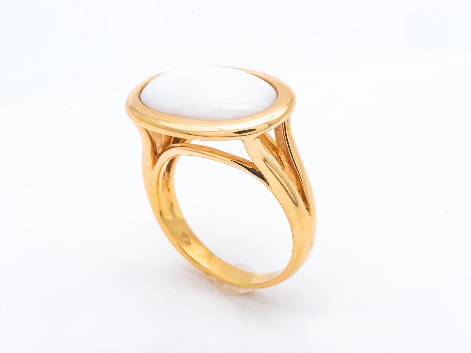Cabochon Ring Rose Gold Art Deco White Onyx Stone 18 Karat  For Sale
