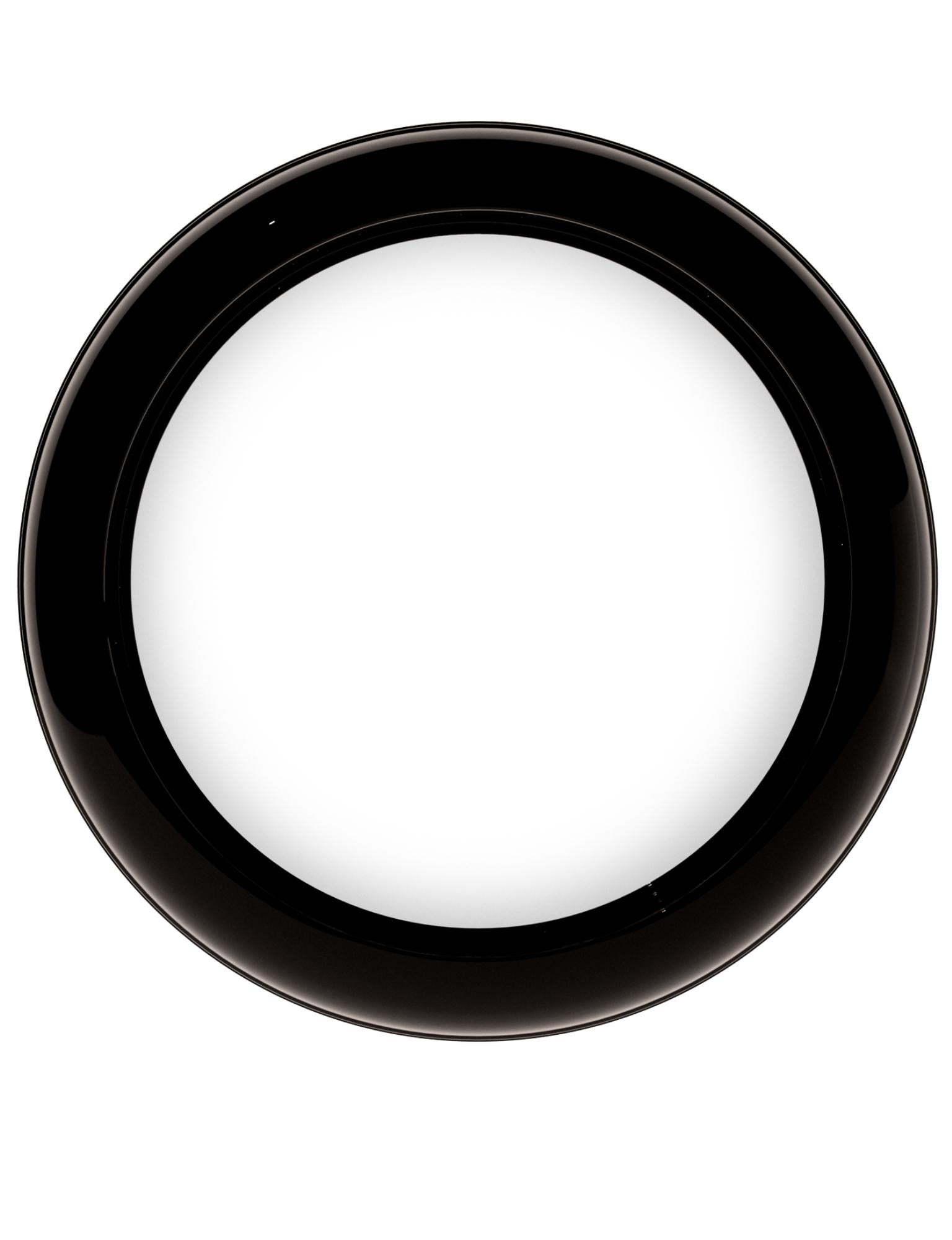 Wie ein Juwel, das ewige Schönheit widerspiegelt, wenn es bewundert wird, ist der Ring Round Mirror die Seele, die nach dem Erhabenen strebt. Der Reichtum dieses großen Wandspiegels liegt in seiner Reflexion. Ring Round Mirror erinnert an einen