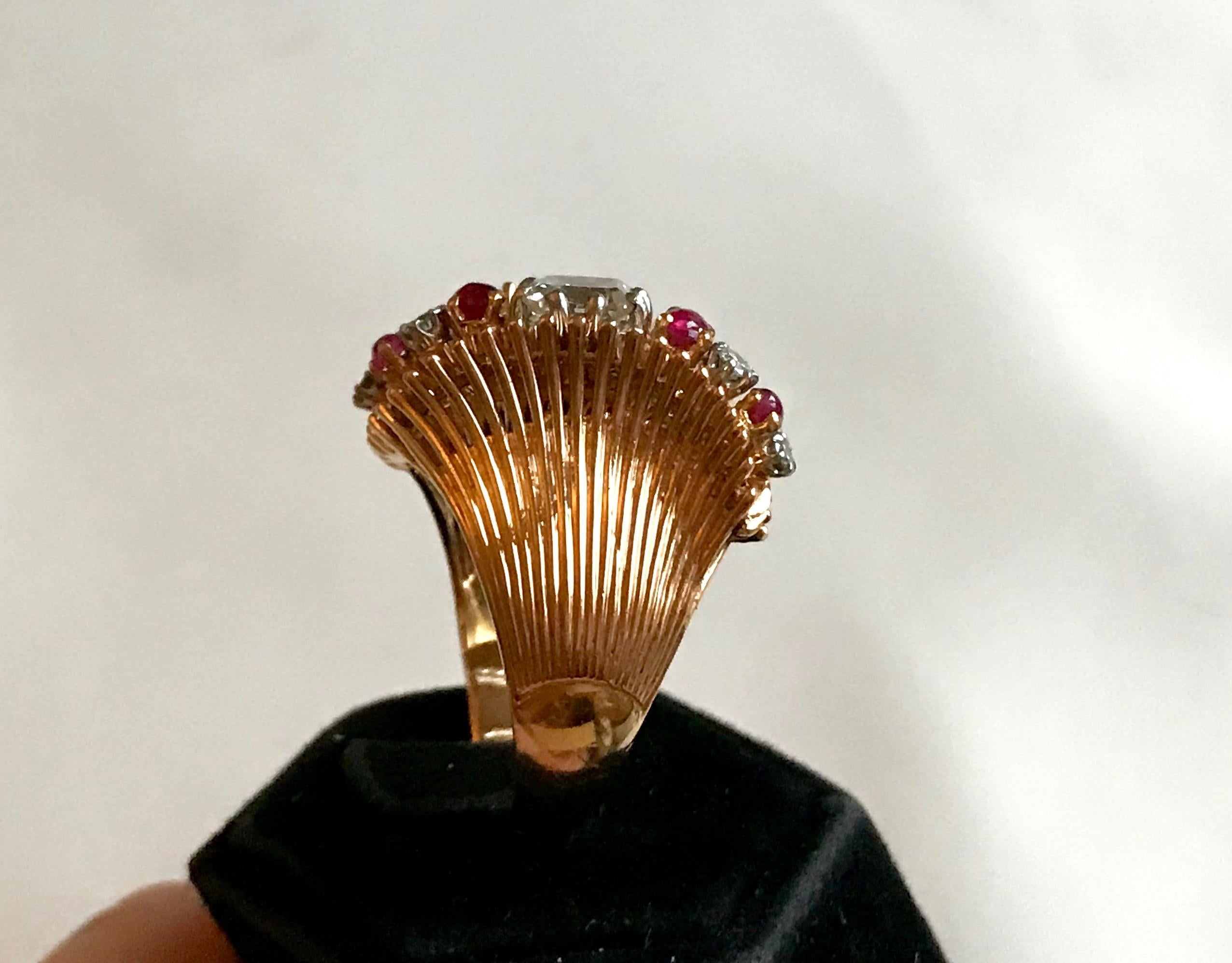 Anillo Rubí y Diamantes circa 1950 Oro Amarillo 18 Quilates, Rubí y Diamantes en Bueno estado para la venta en Paris, FR