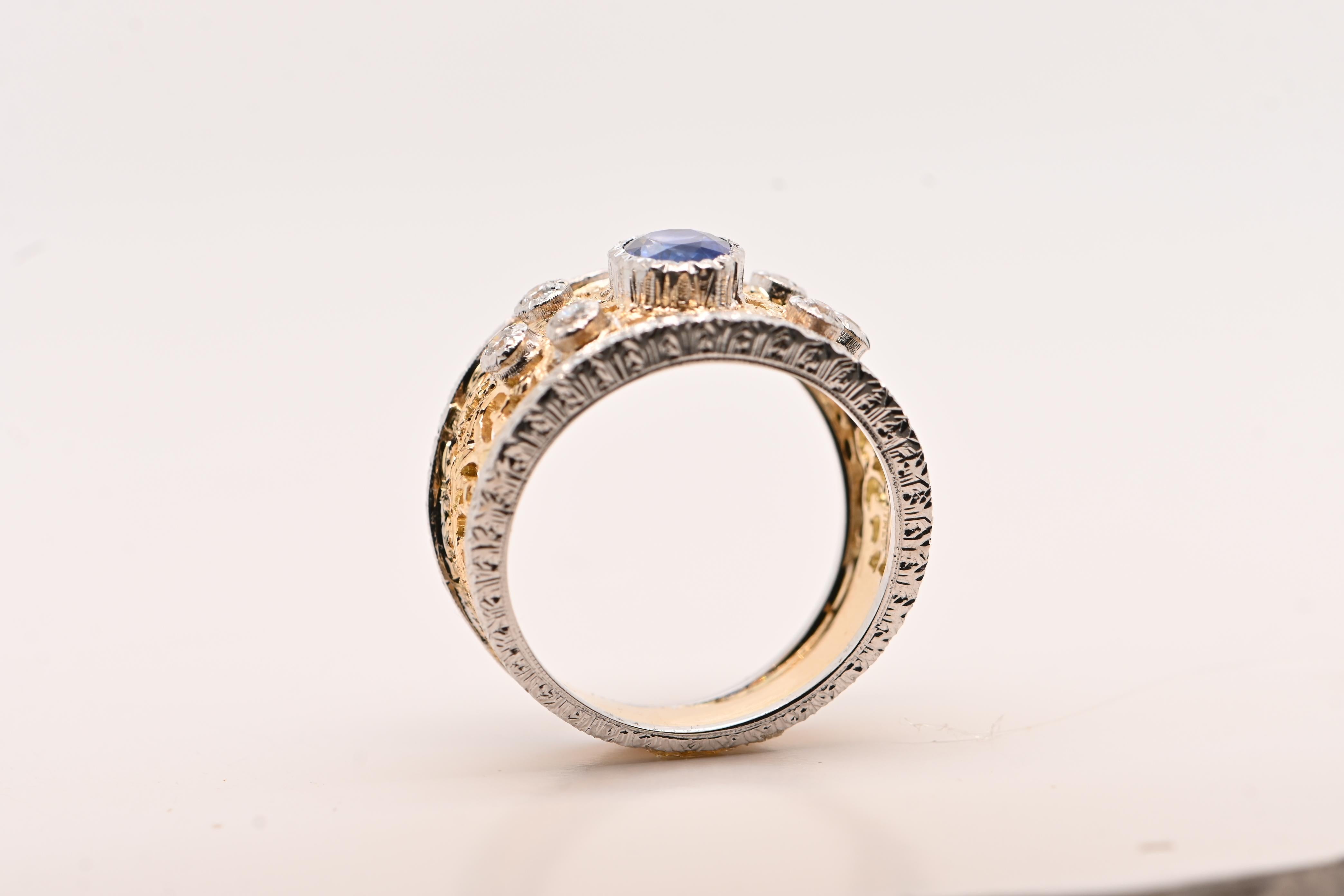 Bague Saphir 0, 95 Carats Diamants 0, 18 Carats Or bicolore 18 Carats

Cette élégante bague en or bicolore mêle harmonieusement la chaleur de l'or jaune à l'éclat raffiné de l'or blanc, créant ainsi une pièce intemporelle qui se distingue par sa