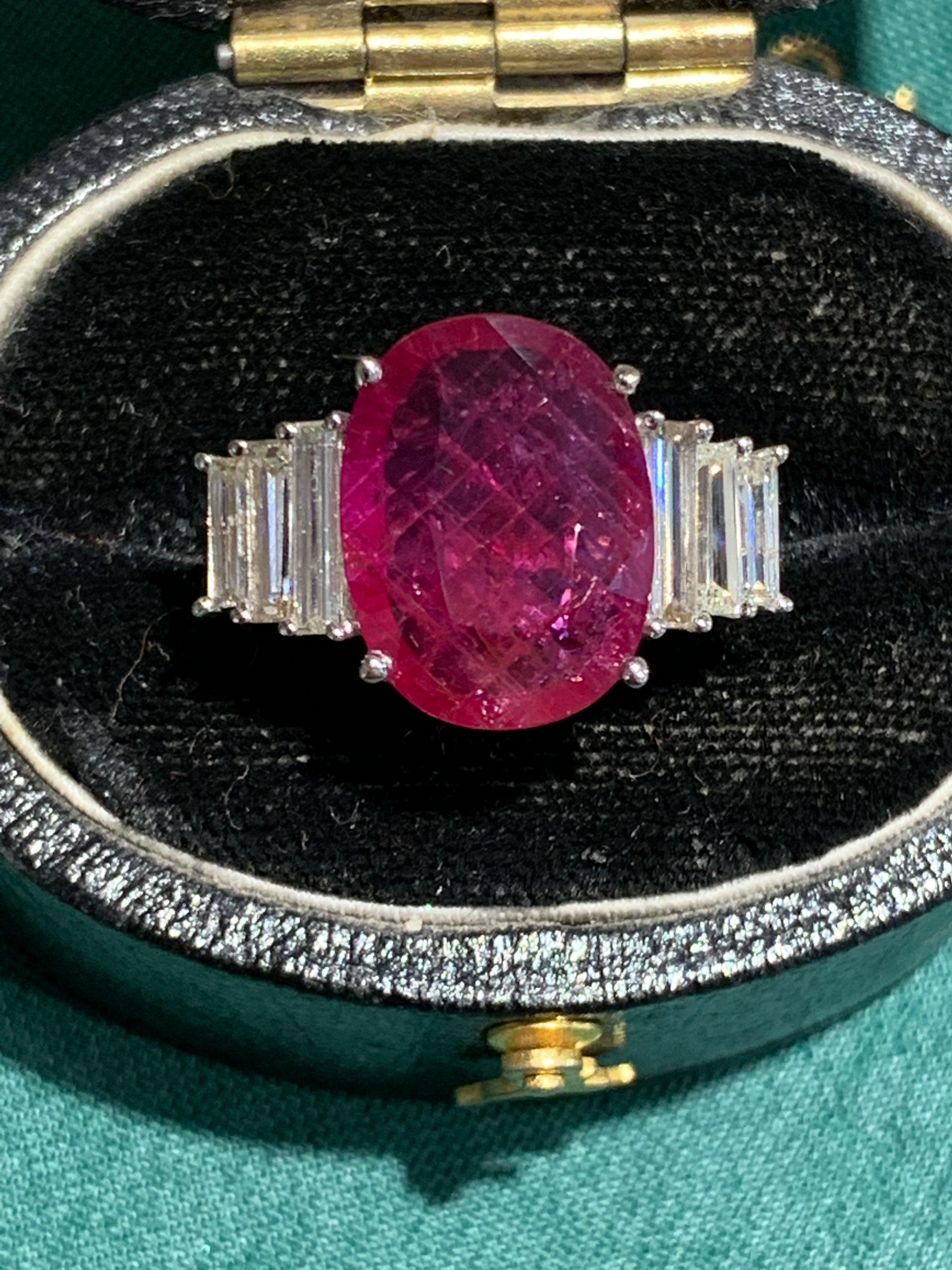 Ring Set with a Ruby Surrounded by Baguette Cut Diamonds In Good Condition In SAINT-OUEN-SUR-SEINE, FR