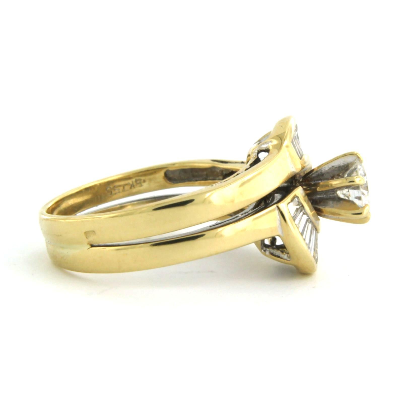 Anillo engastado con diamante talla baguette y brillante 0,60 ct, oro de 18k 5,3 gramos Moderno en venta