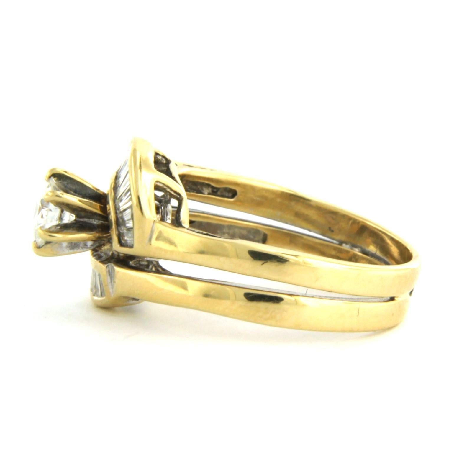 Anillo engastado con diamante talla baguette y brillante 0,60 ct, oro de 18k 5,3 gramos Corte brillante en venta