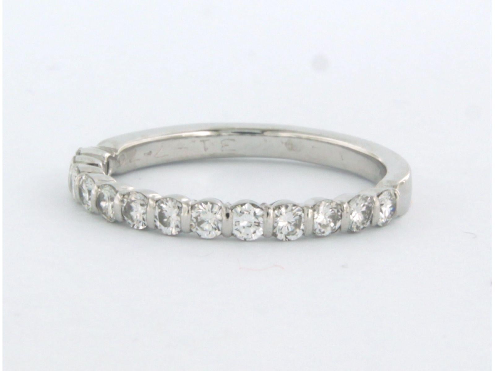 Ring mit Diamanten im Brillantschliff bis zu 0,50 Karat, 18 Karat Weißgold im Angebot 1