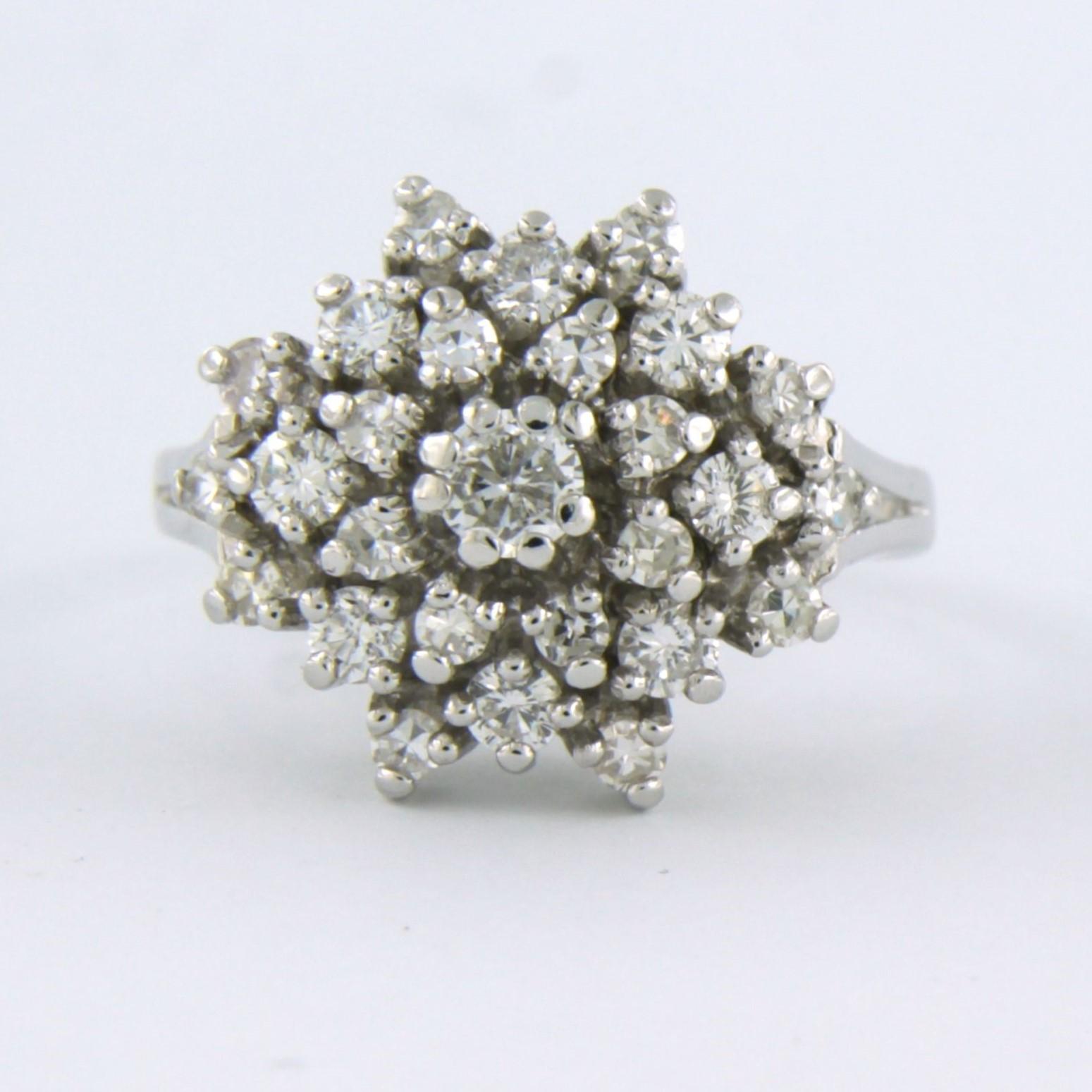 Entourage-Ring aus 14k Weißgold, besetzt mit Diamanten im Brillantschliff (bis zu 1,00ct) - F-G - VS/SI - Ringgröße US 6.75 - EU 17.25 (54)

ausführliche Beschreibung

die Oberseite des Rings ist 1,4 cm breit und 9,3 mm hoch

Gewicht 4,5