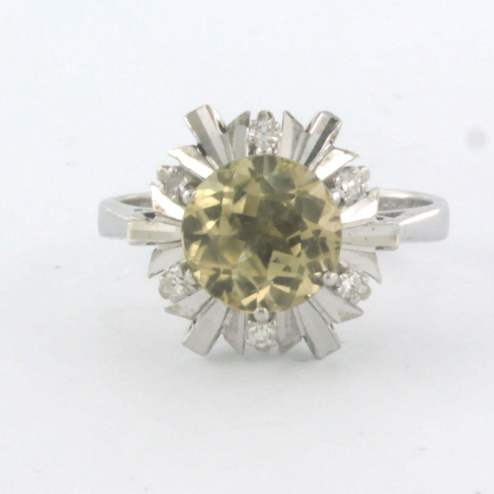 18k white gold ring with a citrine in the center. 2.33ct and entourage single cut diamonds up to. 0.09ct - F/G - VS/SI - ring size U.S. 8 - EU. 18.25(57)

detailed description

the top of the ring has a diameter of 1.3 cm wide by 9.3 mm high

ring