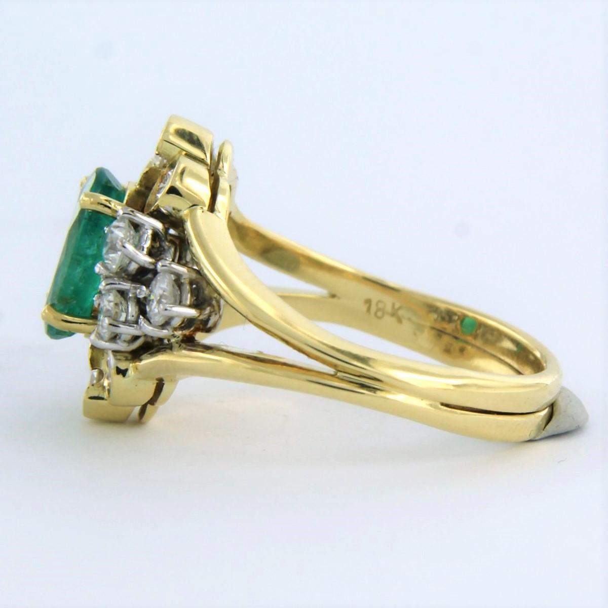 Women's Ring set with Emerald and diamonds 18k bicolor gold For Sale