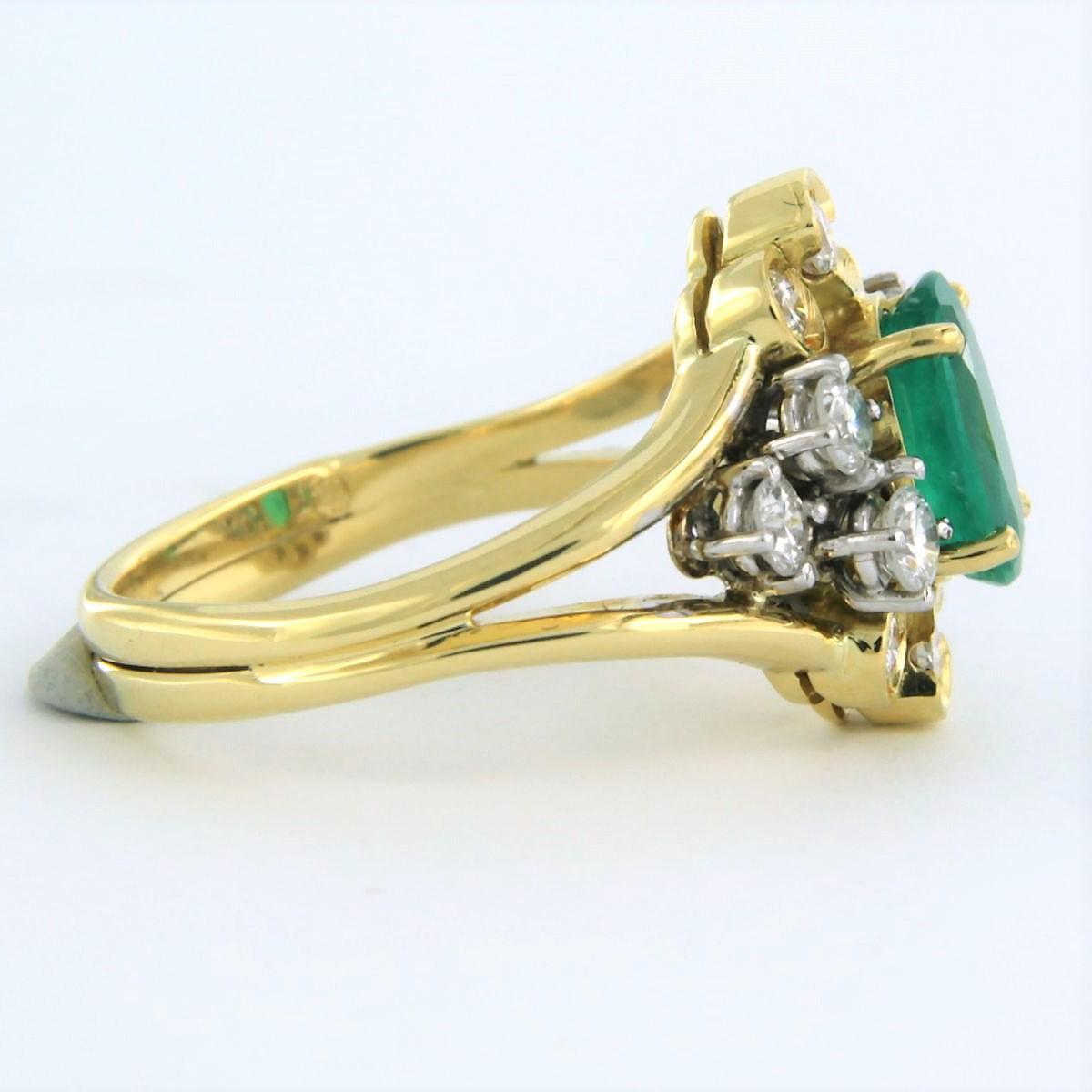 Ring set with Emerald and diamonds 18k bicolor gold For Sale 1