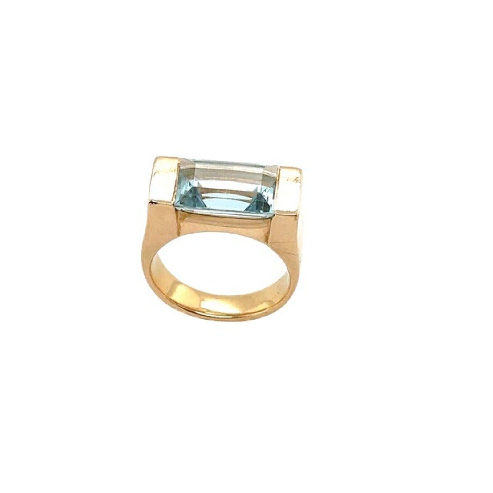 Ring Set with Emerald Shape Aquamarine in 18ct Rose Gold In New Condition For Sale In London, GB