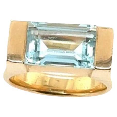 Ring Set with Emerald Shape Aquamarine in 18ct Rose Gold For Sale