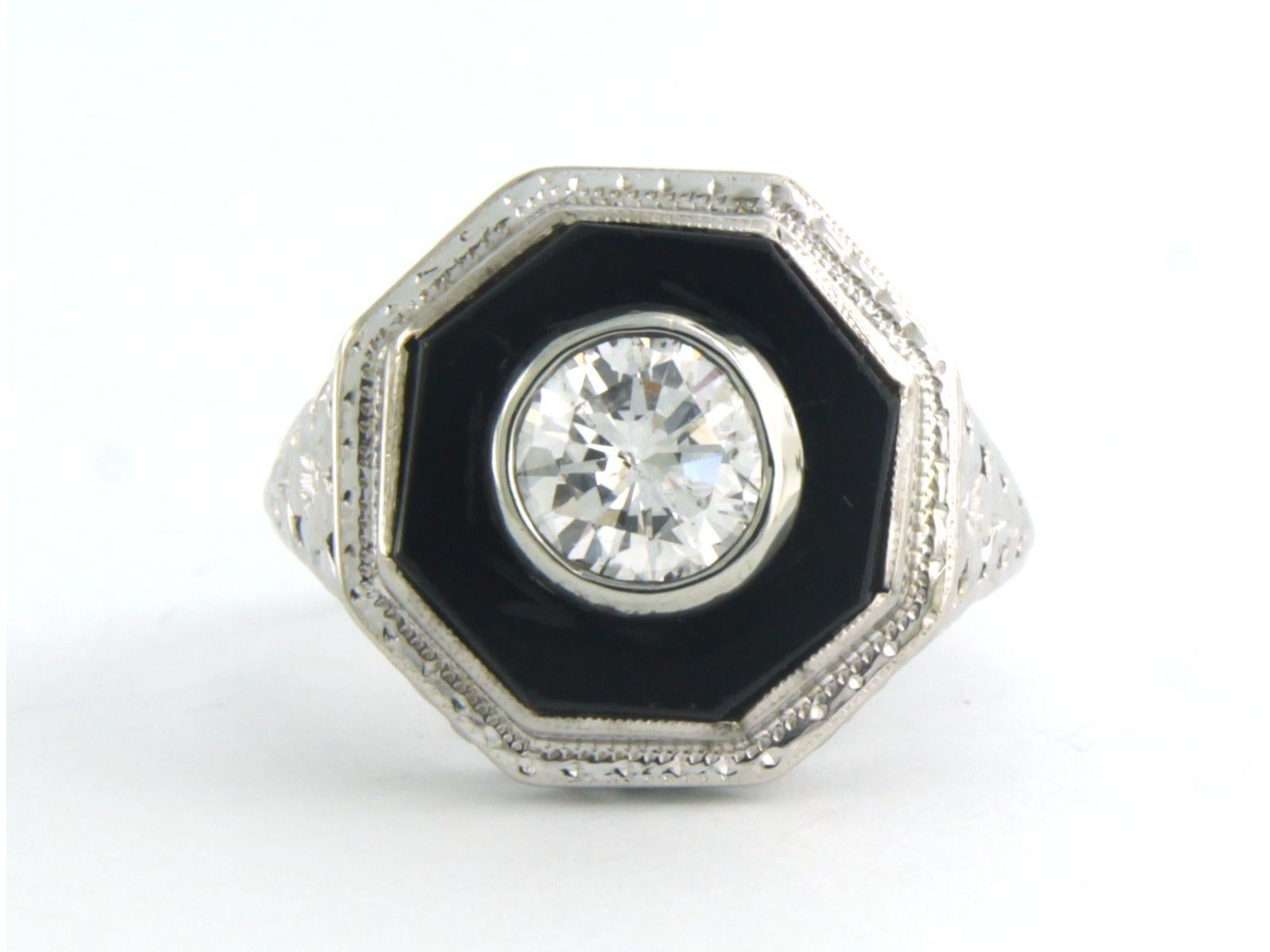 Ring aus 18 kt Weißgold, besetzt mit Onyx und Diamant im Brillantschliff 0,80 ct G/H - SI2 - Ringgröße U.S. 4,5 - EU. 15.25 (48)

ausführliche Beschreibung

Die Oberseite des Rings ist 1.5 cm breit

Gewicht 4,5 Gramm

Ringgröße U.S. 4.5 - EU. 15.25