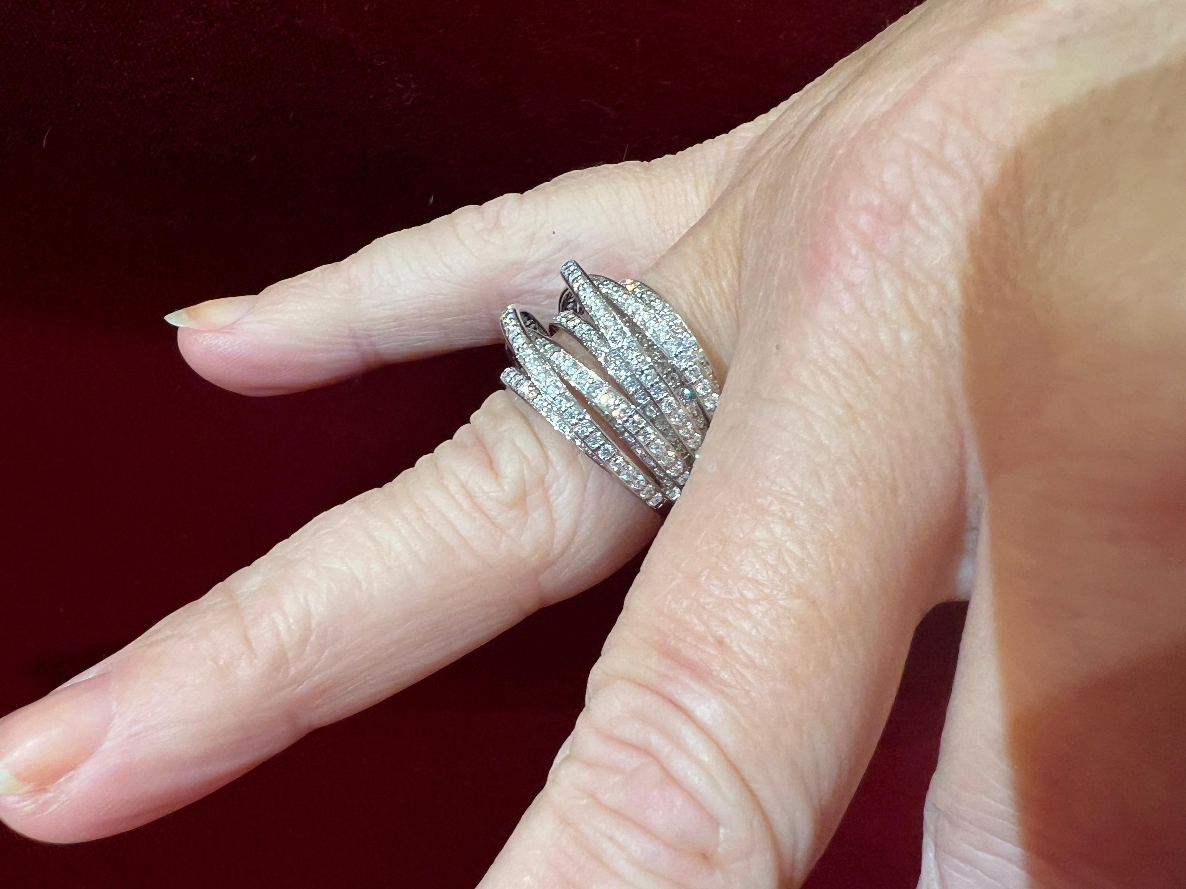 Bague en or blanc 18 carats sertie de diamants taille pavé de 1,73 carat Pour femmes en vente