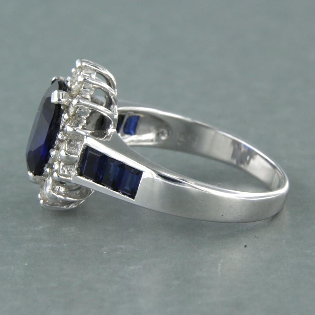 Moderne Bague sertie d'un saphir et d'un diamant taille brillant 0,50 ct, or blanc 18k en vente