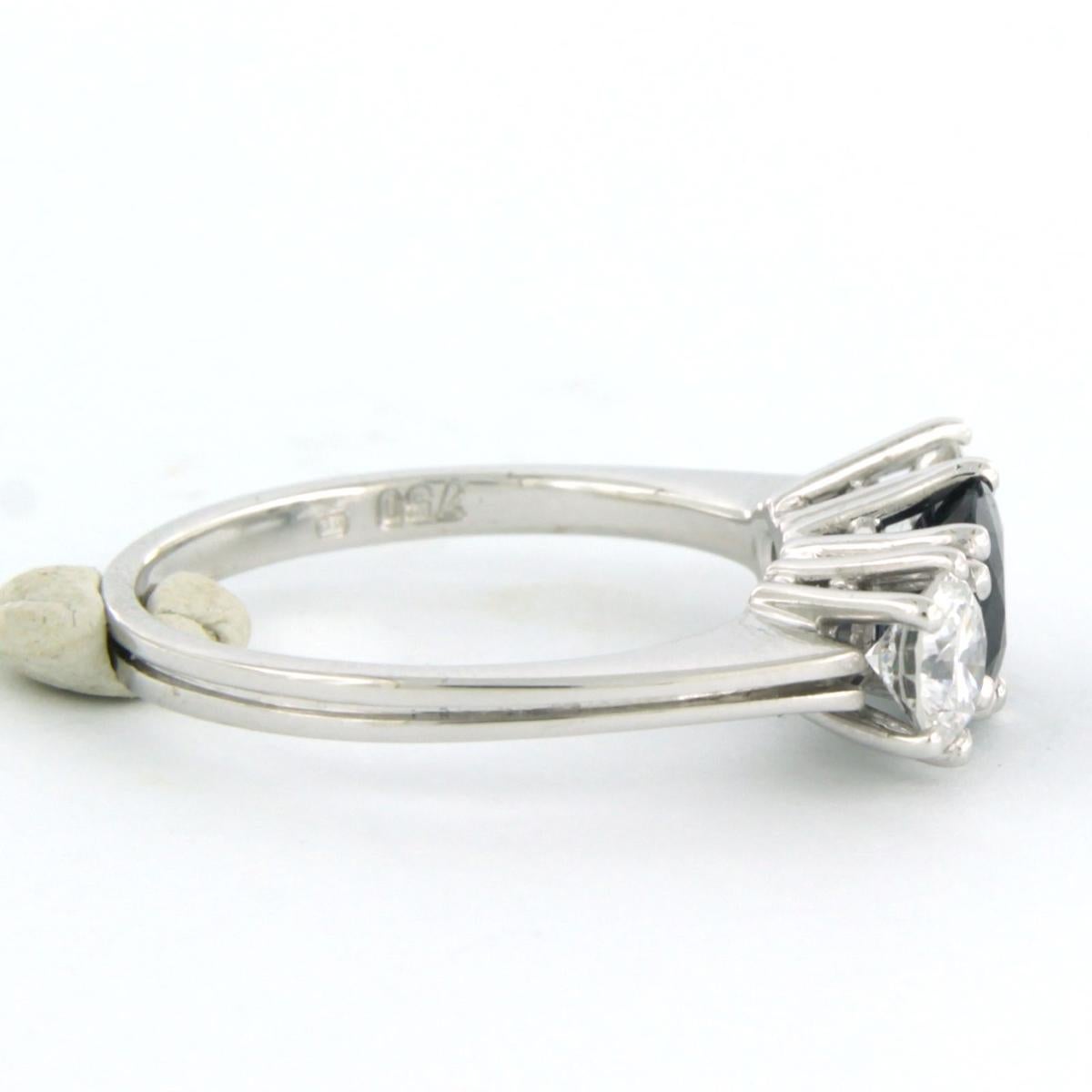 Moderne Bague sertie d'un saphir et de diamants taille brillant 0,80 ct, or 18k en vente