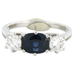 Bague sertie d'un saphir et de diamants taille brillant 0,80 ct, or 18k