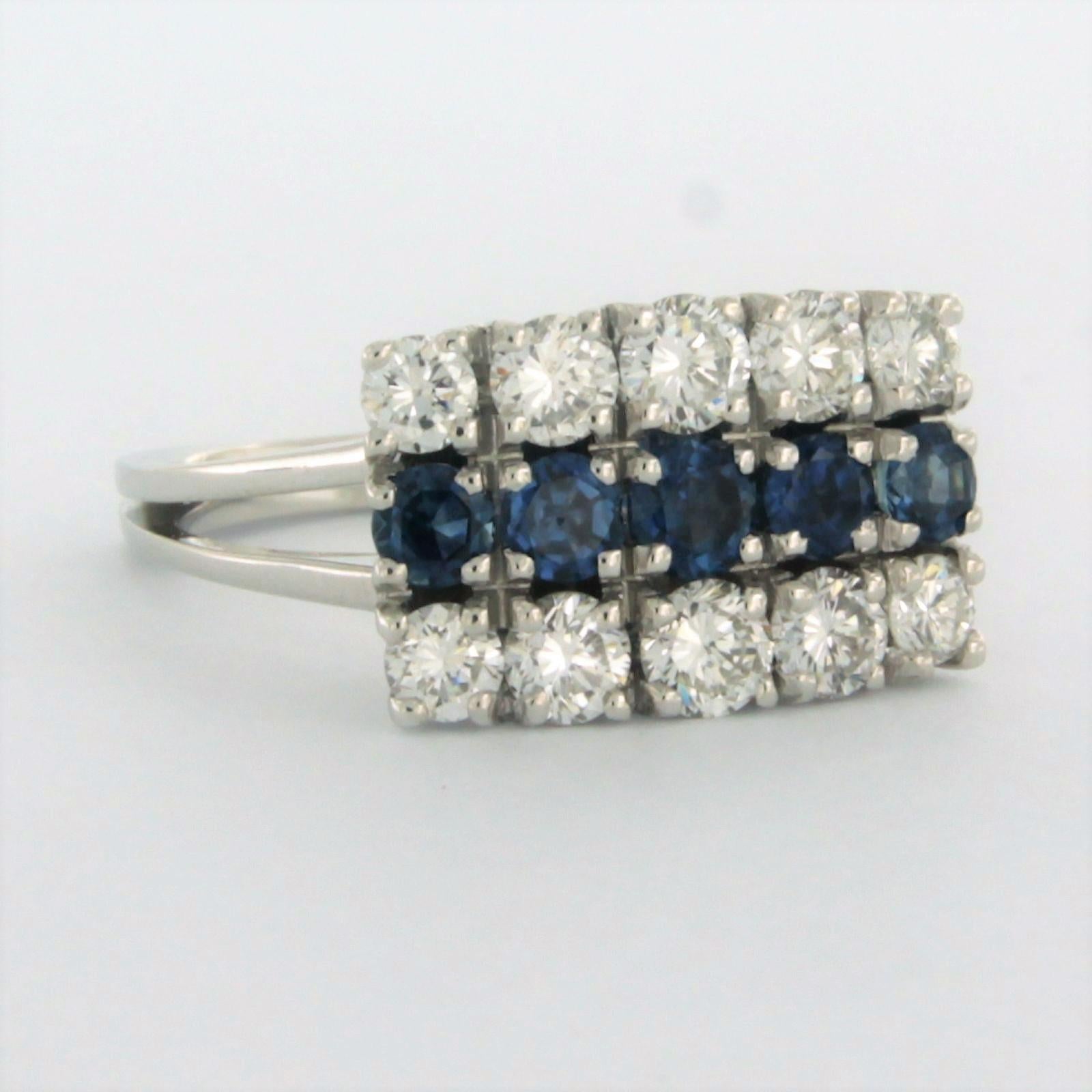 Brilliant Cut Ring set with Sapphire and Diamonds 18k white gold For Sale