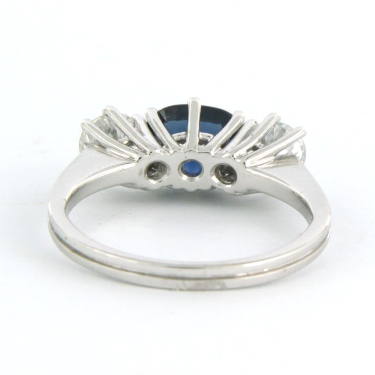 Ring mit Saphiren bis zu 1,00 ct und Diamanten im Brillantschliff 0,80 ct aus 18 Karat Gold im Zustand „Hervorragend“ im Angebot in The Hague, ZH