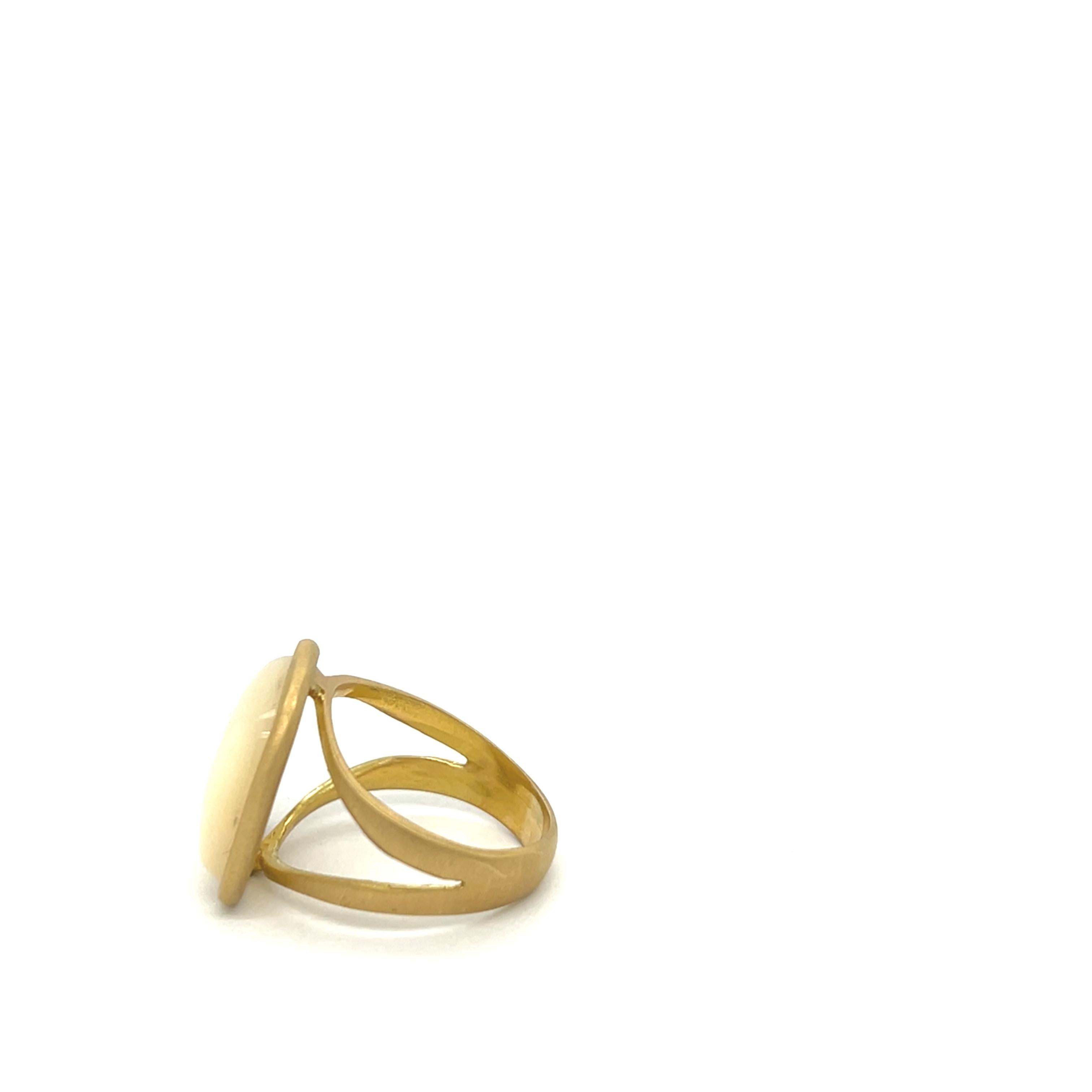 Contemporary Ring Square Mother Pearl Yellow Gold 18 Carats For Sale
