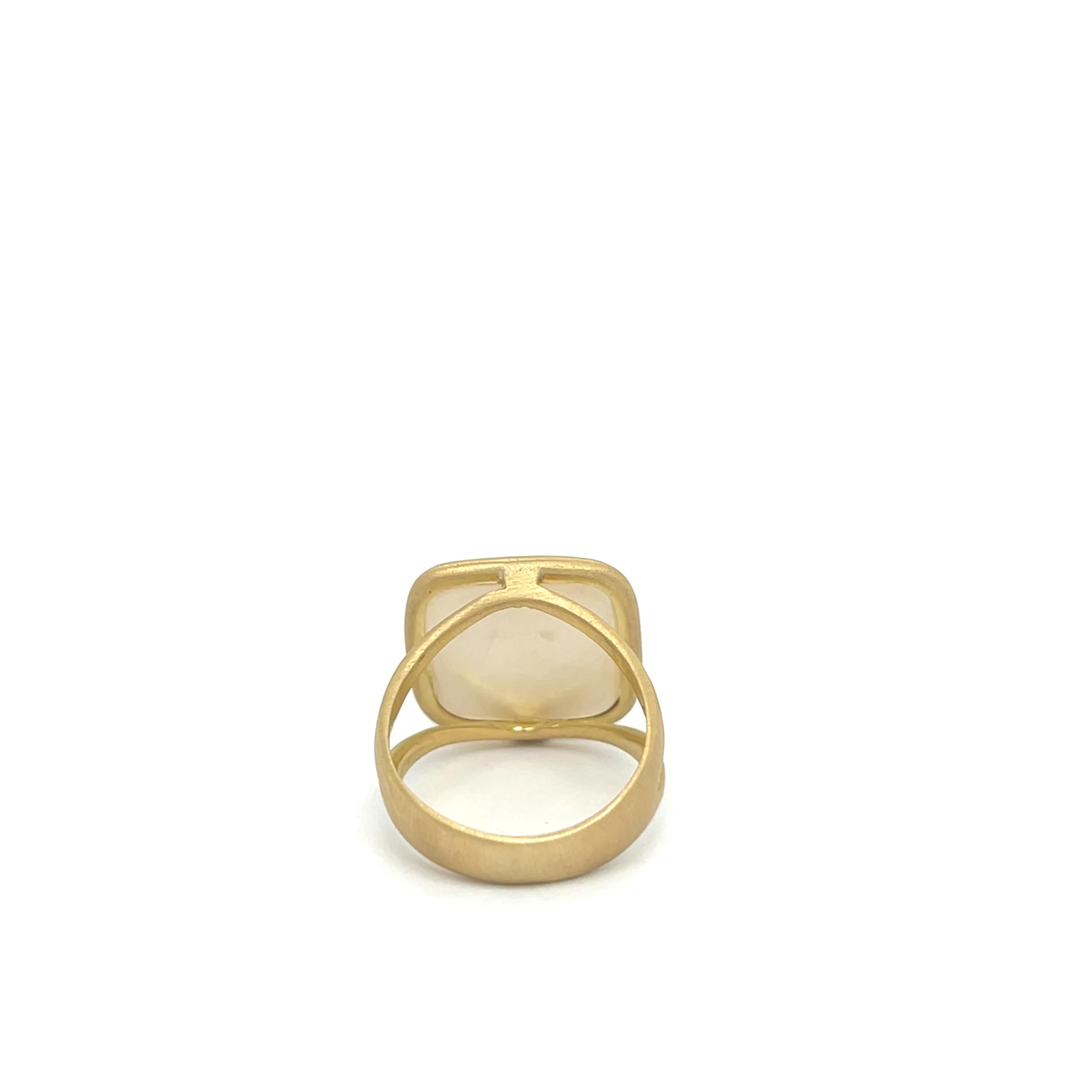 Ring Square Mother Pearl Yellow Gold 18 Carats In New Condition For Sale In Vannes, FR
