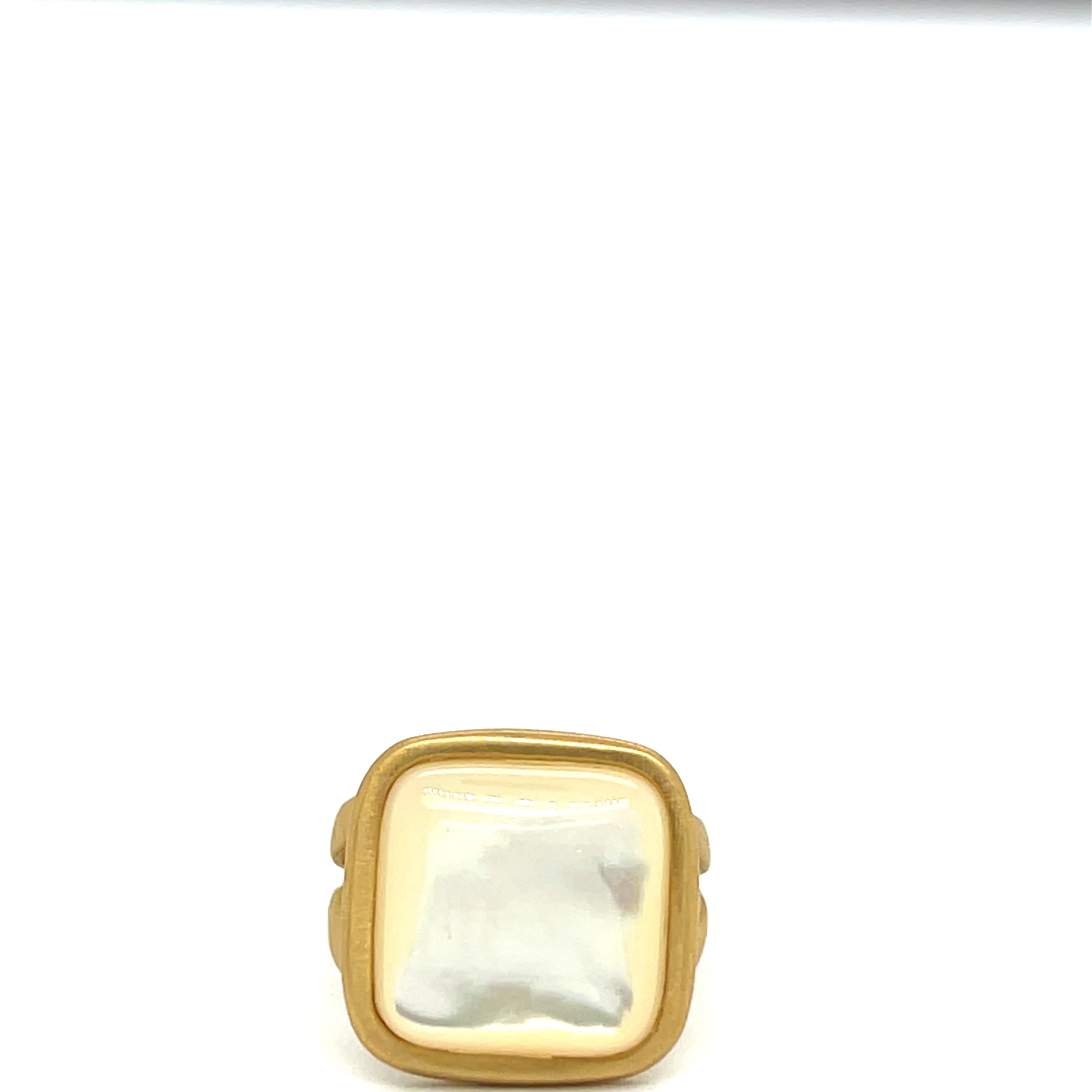 Ring Square Mother Pearl Yellow Gold 18 Carats For Sale 1