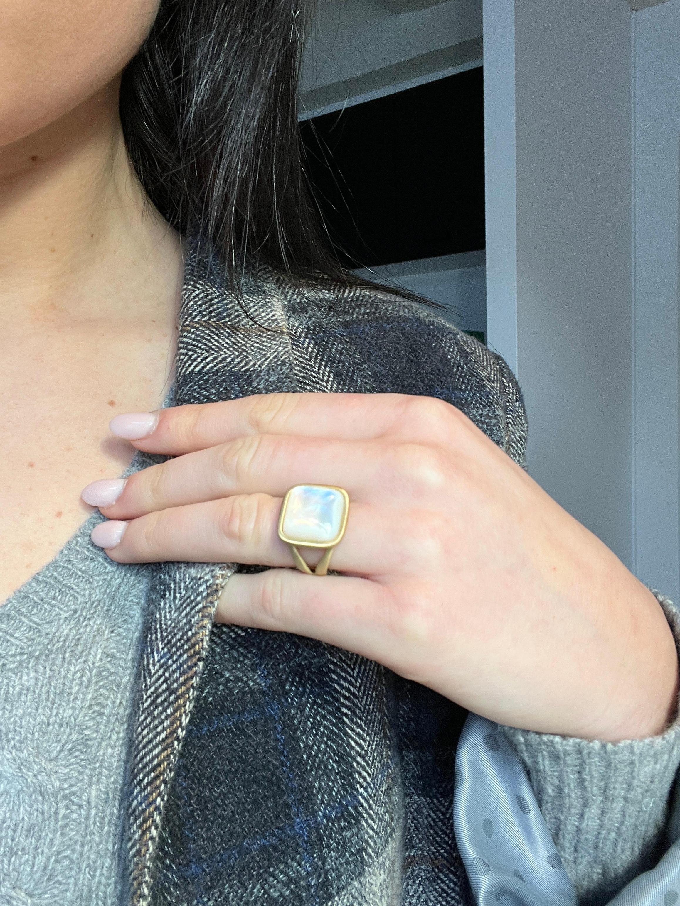 Ring Square Mother Pearl Yellow Gold 18 Carats For Sale 2