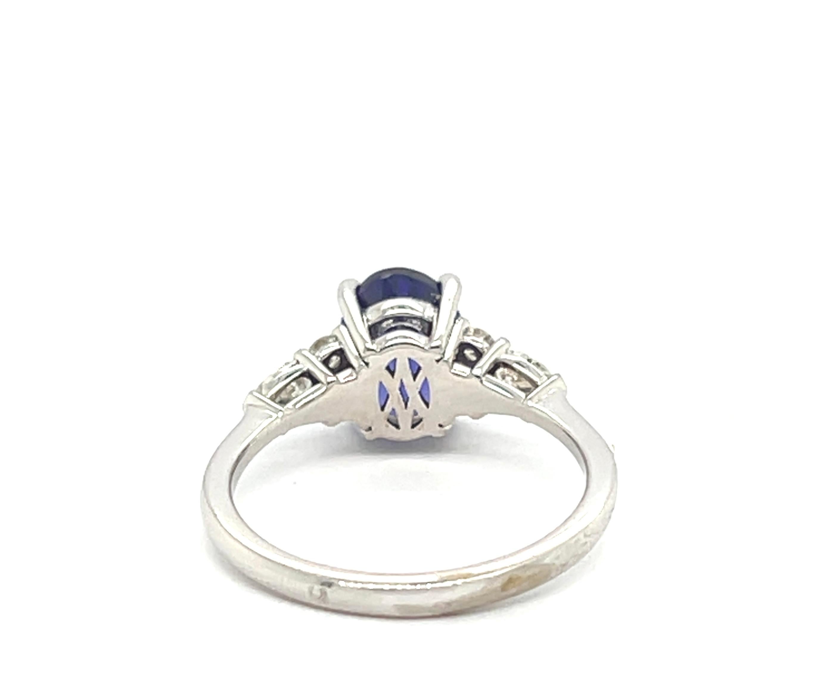 Oval Cut Ring Tanzanite 2, 23 Carats Diamonds 0, 14 Carats White Gold 18 Carats For Sale