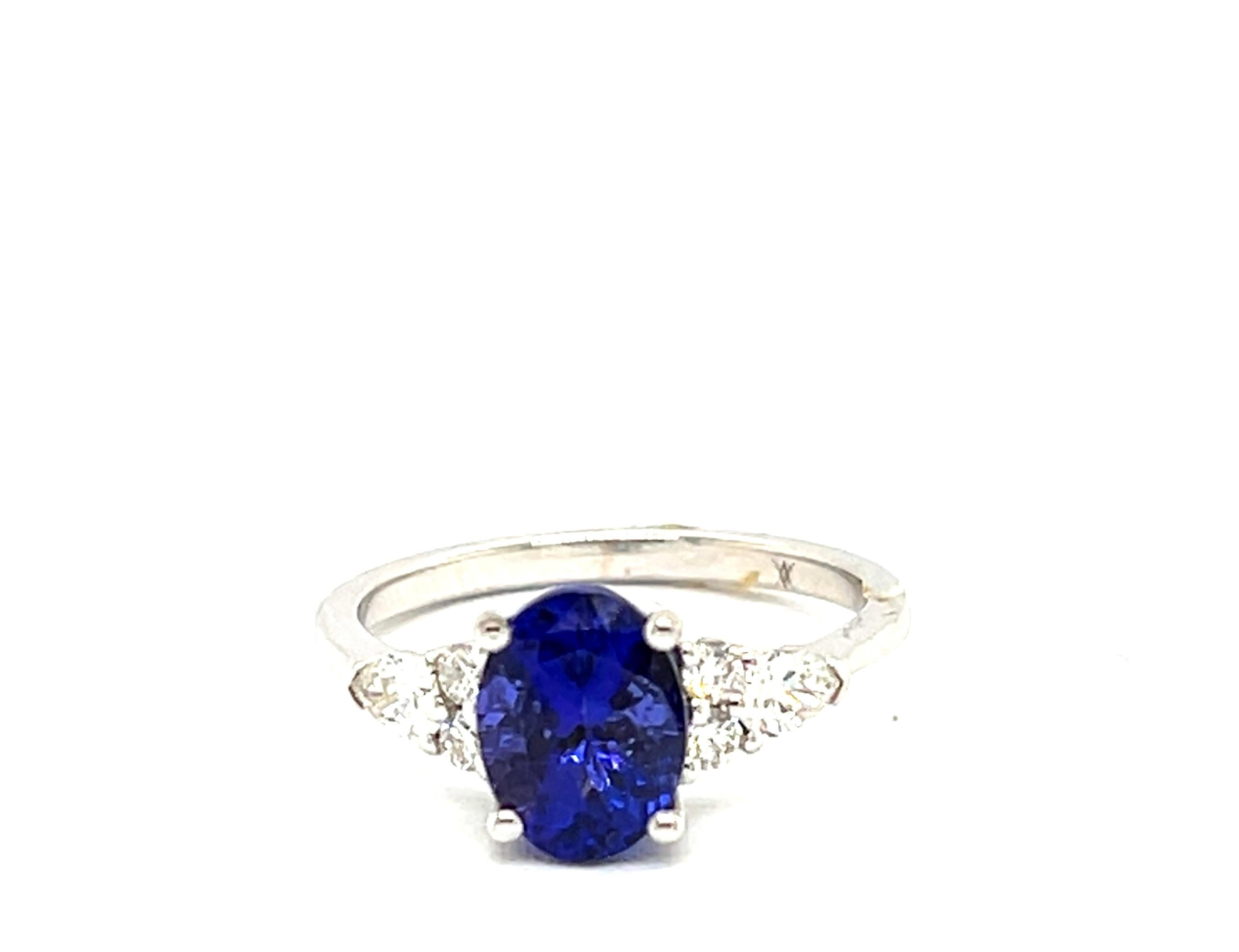 Ring Tanzanite 2, 23 Carats Diamonds 0, 14 Carats White Gold 18 Carats In New Condition For Sale In Vannes, FR