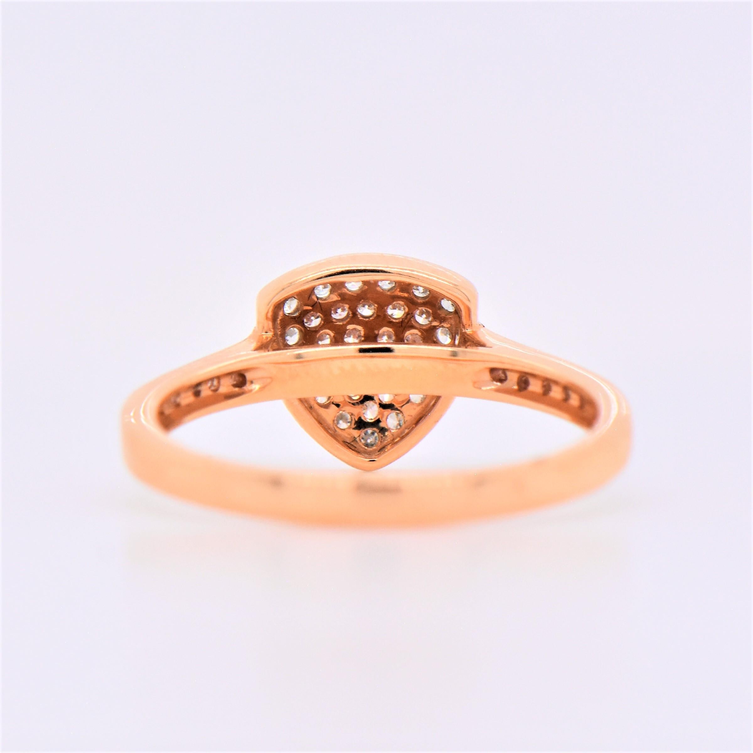 Round Cut Ring Two-Tone Gold Triangle Shaped Natural Fancy Pink Diamond