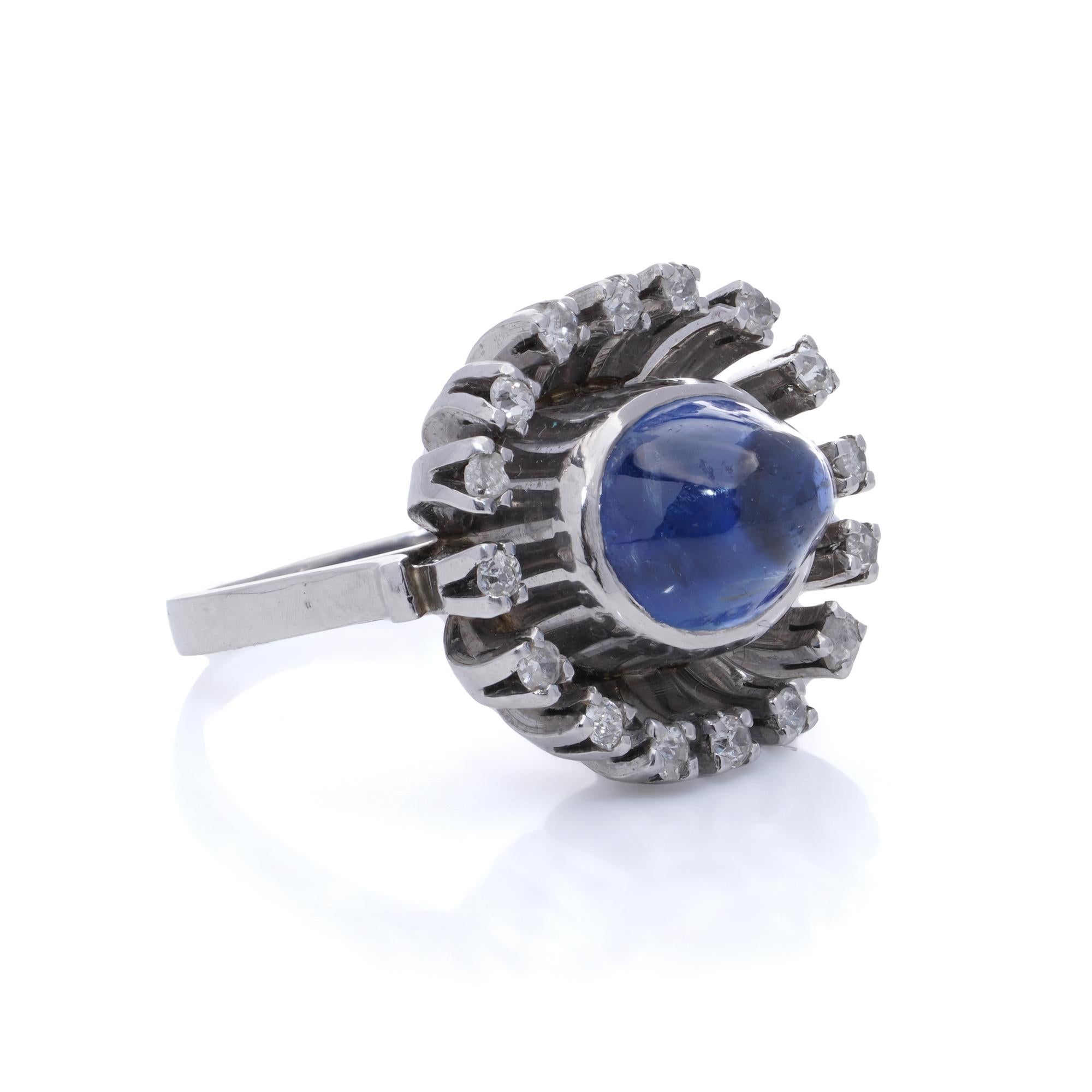 Bague vintage en saphir bleu cabochon (Cylan, non chauffé, naturel, non chauffé) et diamant en vente 1