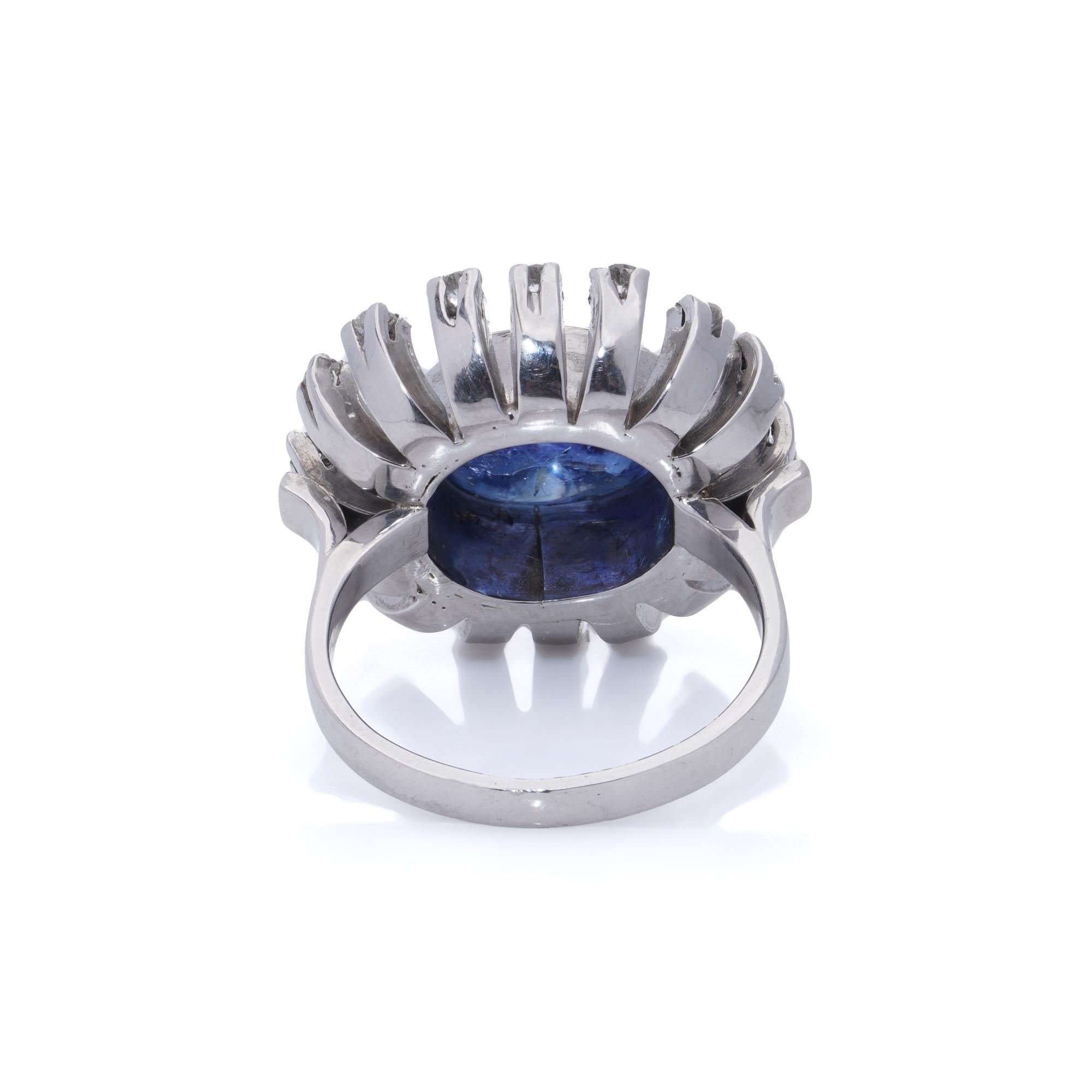 Bague vintage en saphir bleu cabochon (Cylan, non chauffé, naturel, non chauffé) et diamant en vente 2