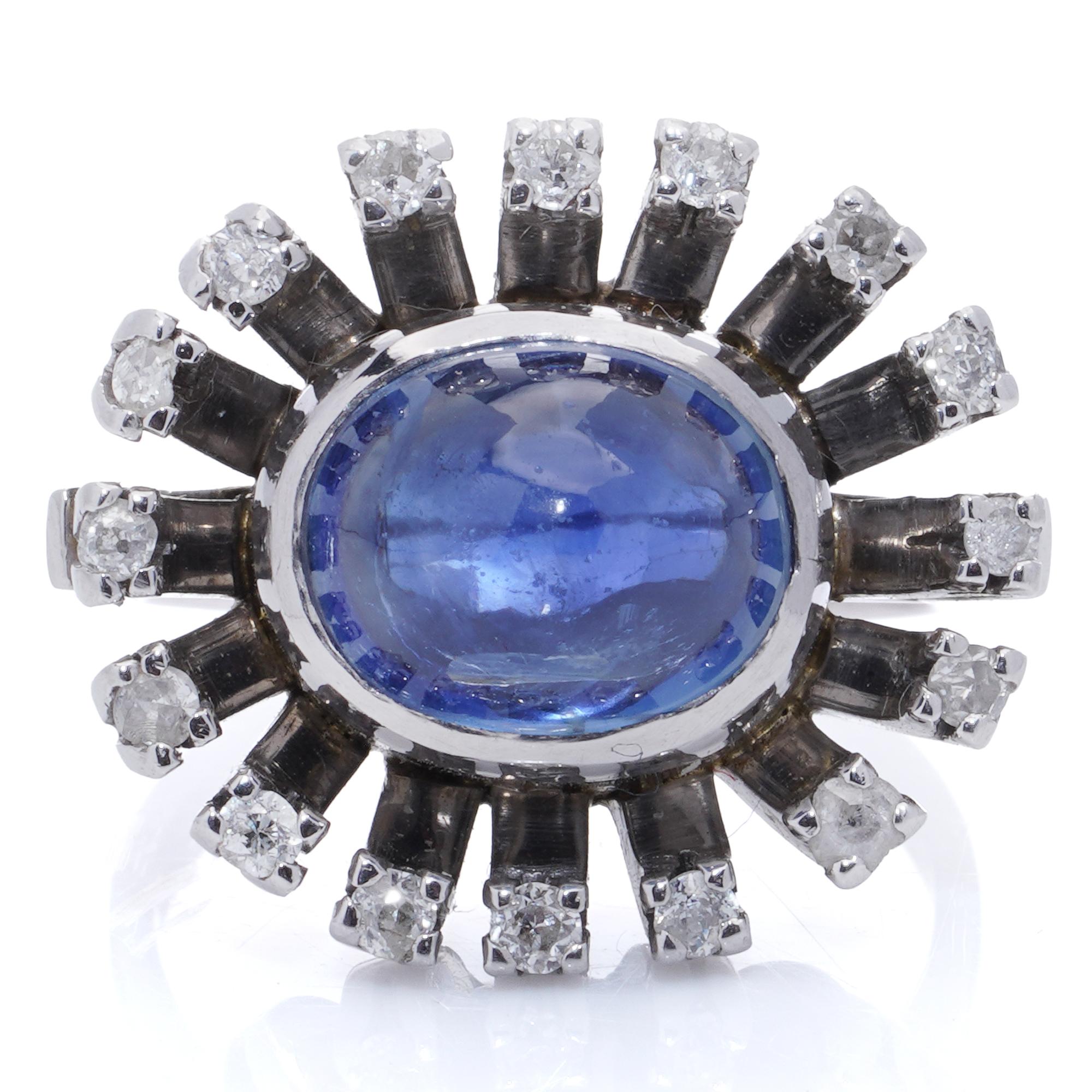 Taille cabochon Bague vintage en saphir bleu cabochon (Cylan, non chauffé, naturel, non chauffé) et diamant en vente