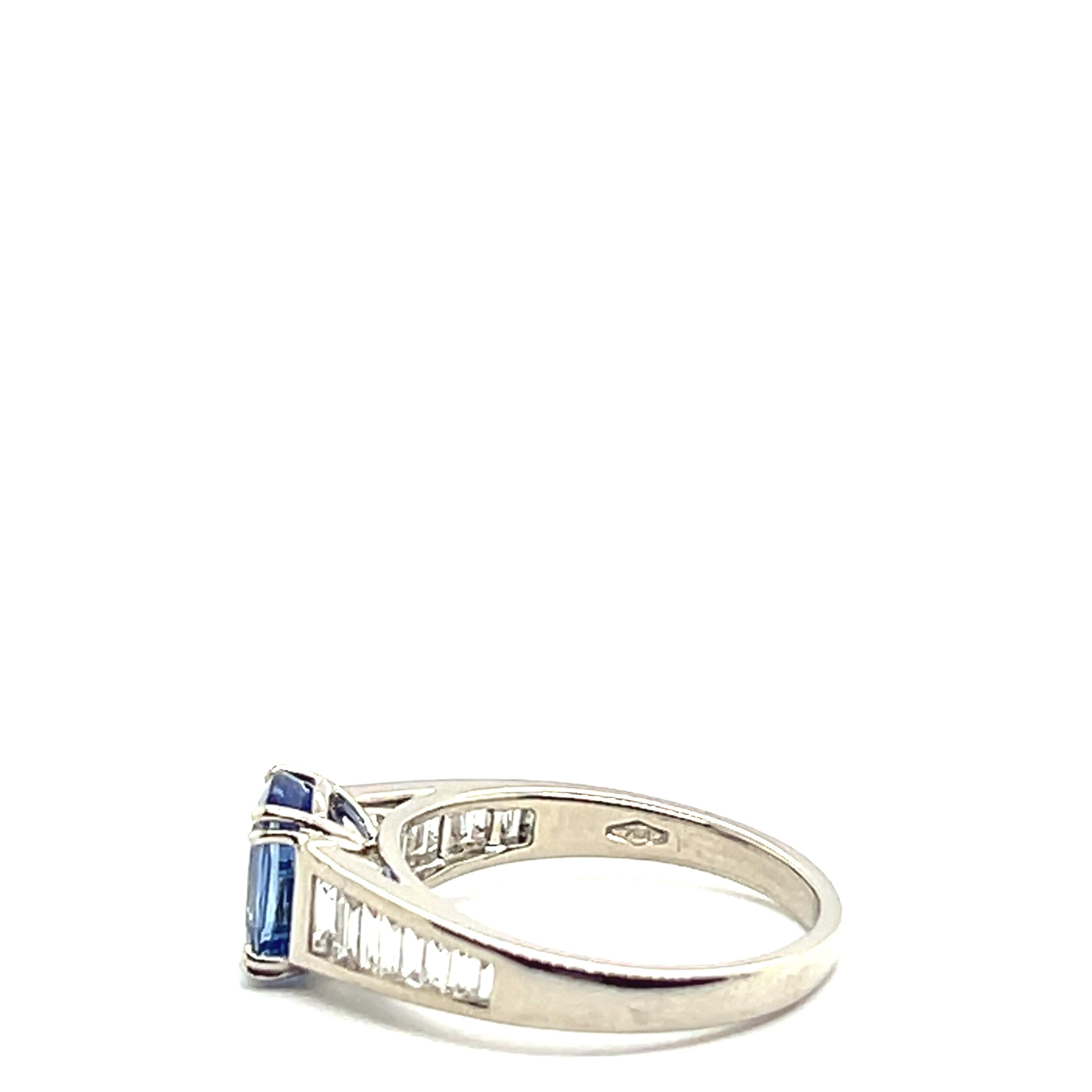 Contemporary Ring White Gold 18 Carats Certified Sapphire and Diamonds For Sale