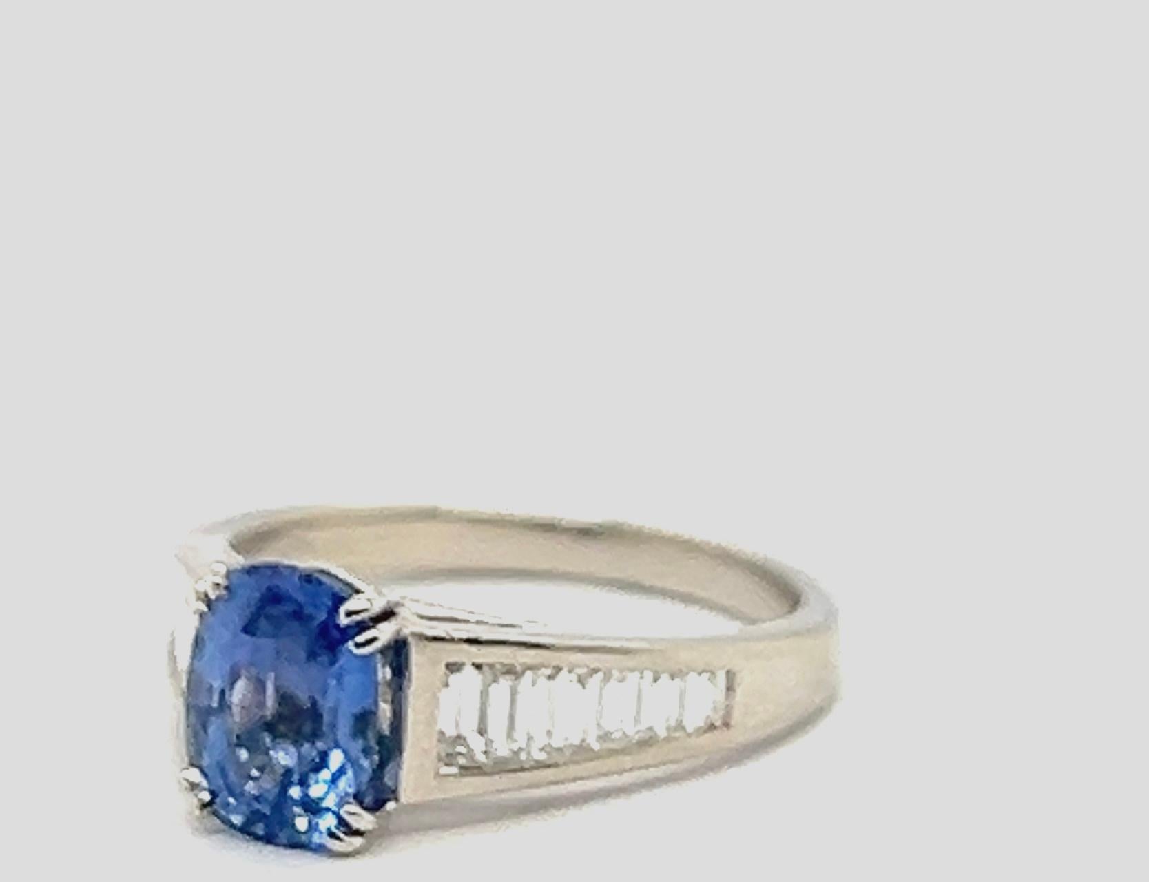 Oval Cut Ring White Gold 18 Carats Certified Sapphire and Diamonds For Sale