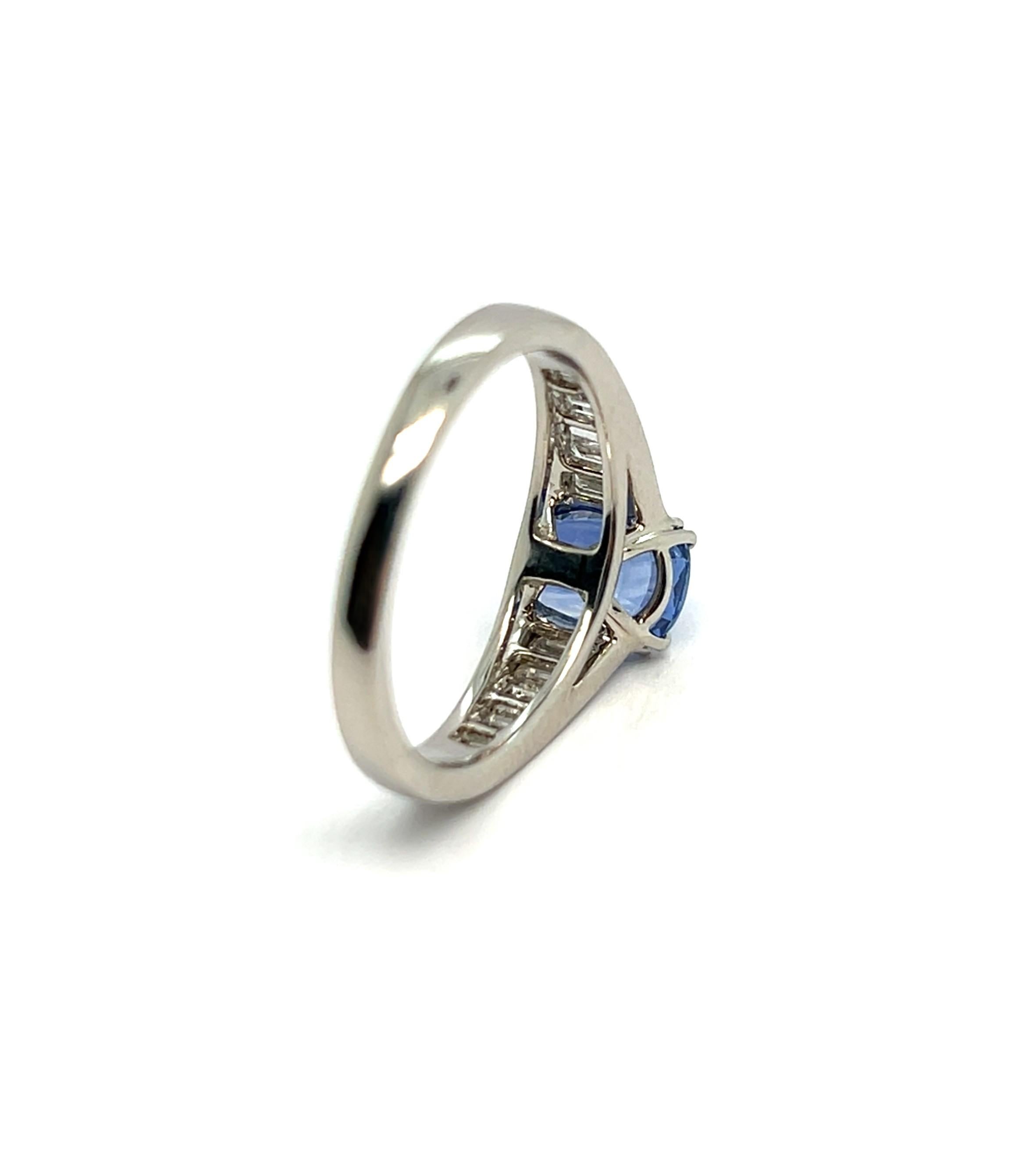 Anillo Oro Blanco 18 Quilates Zafiro Certificado y Diamantes en venta 1
