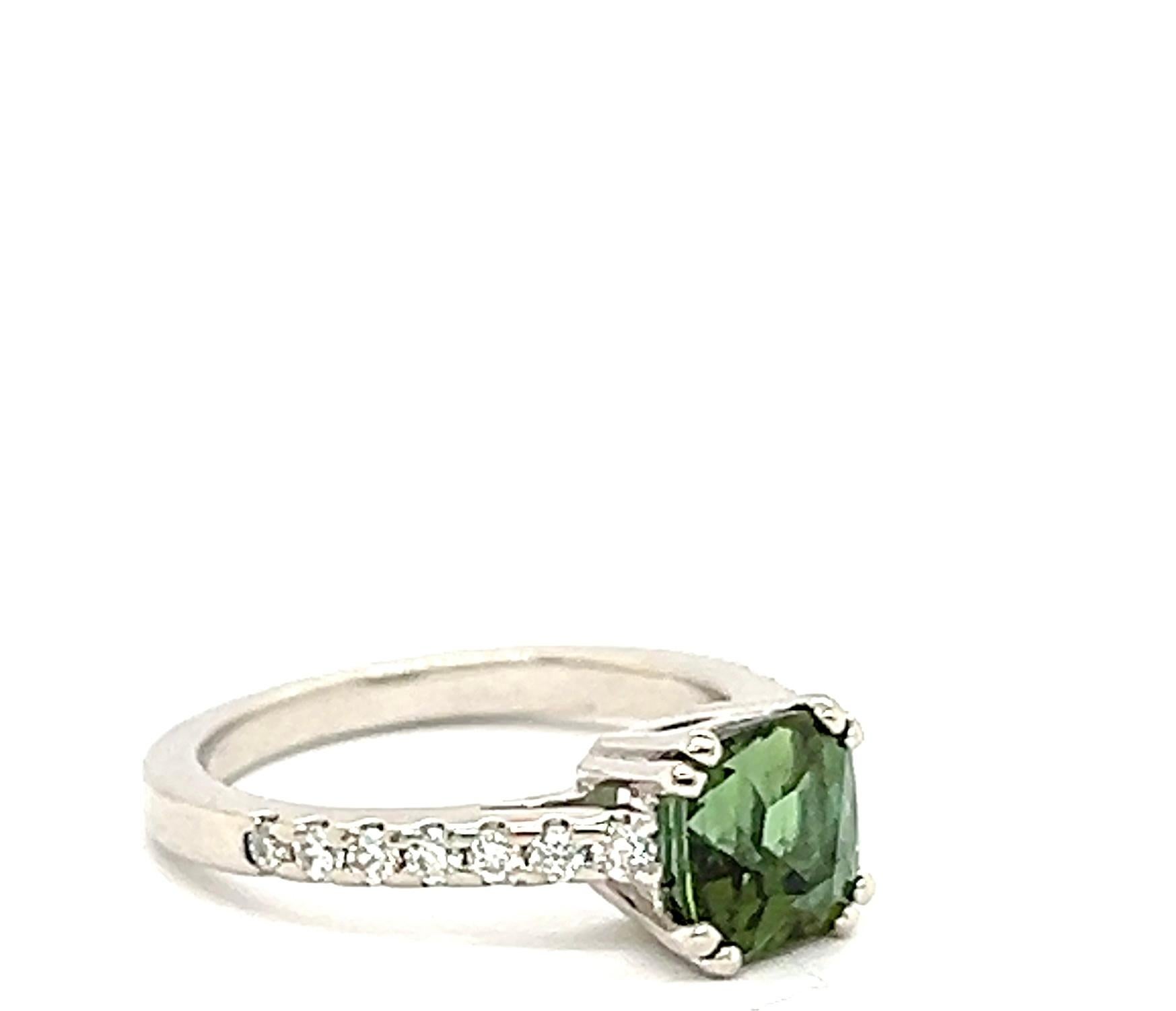 Contemporain Bague or blanc 18 carats Tourmaline taille coussin et diamants en vente