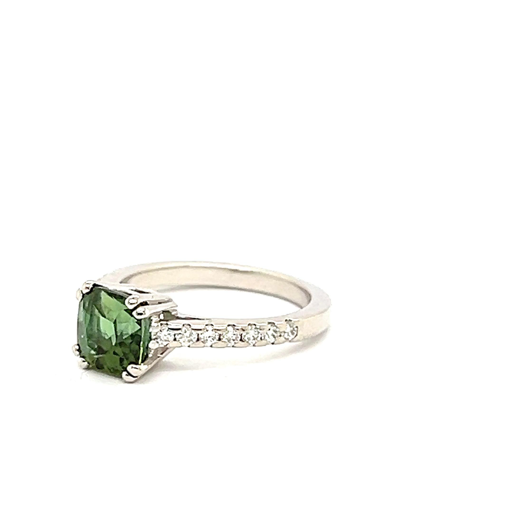 Bague or blanc 18 carats Tourmaline taille coussin et diamants Pour femmes en vente
