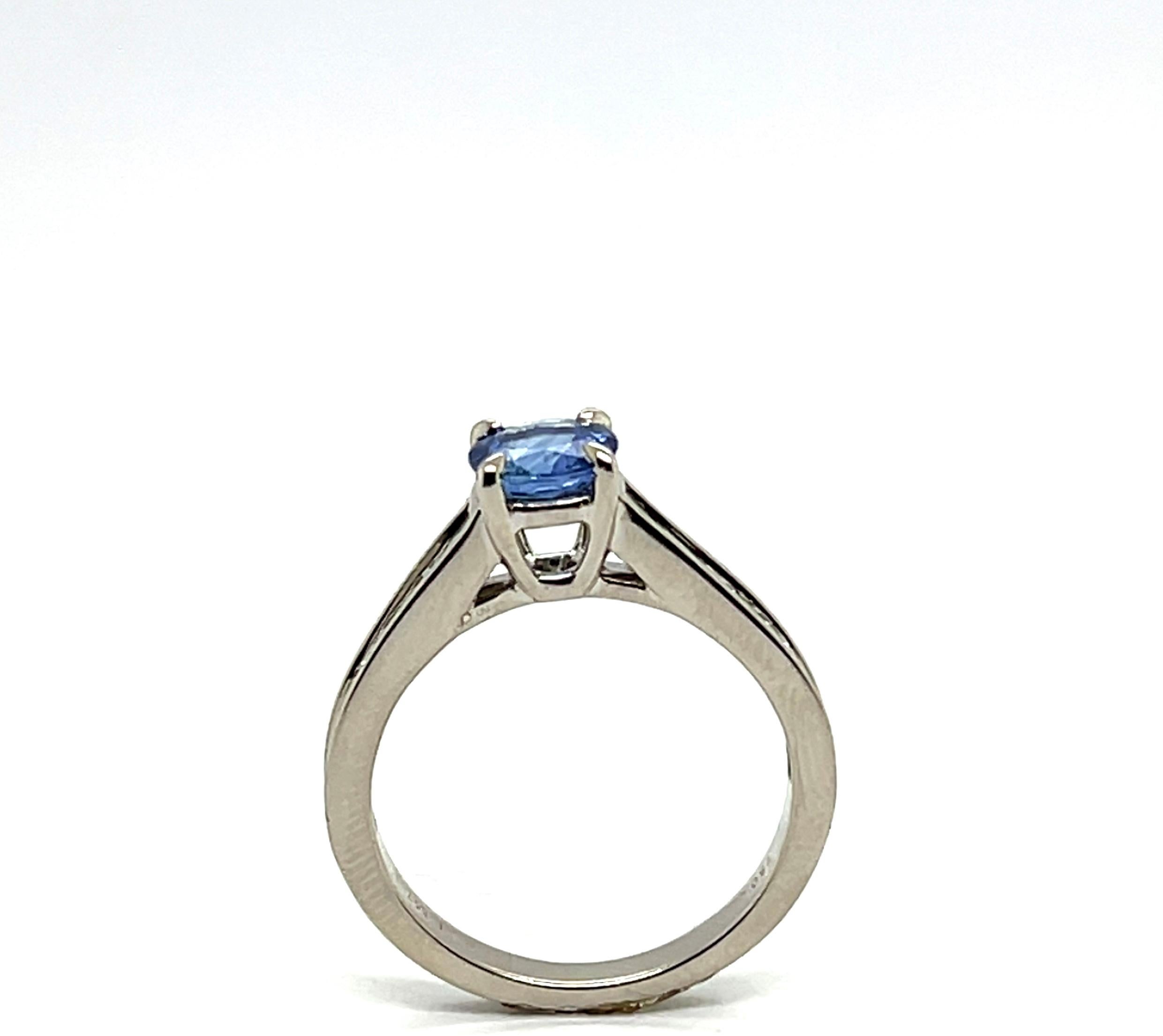Contemporary Ring White Gold 18 Carats Sapphire and Diamonds 0.800 Carats For Sale